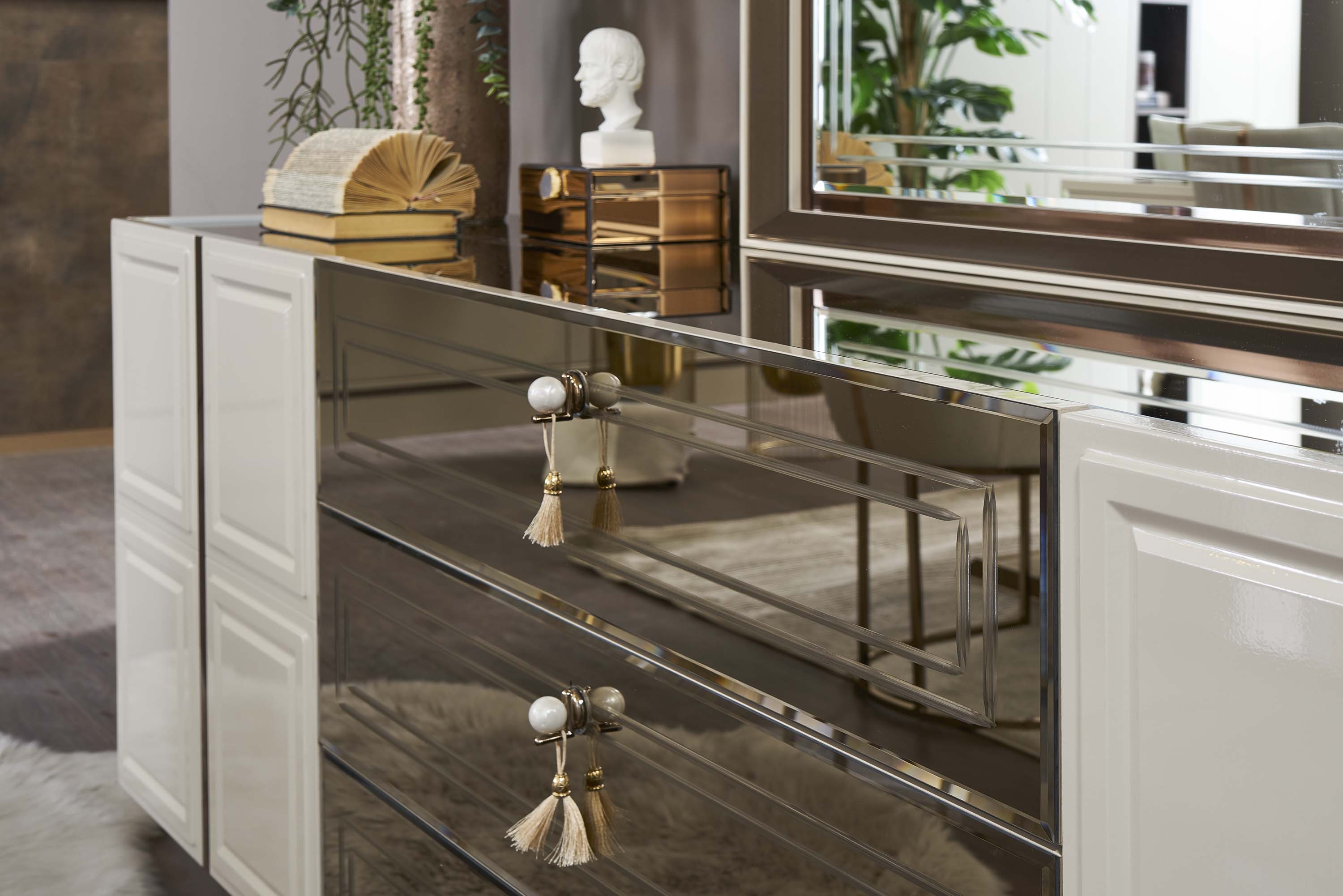 Бюфет с огледало Felix