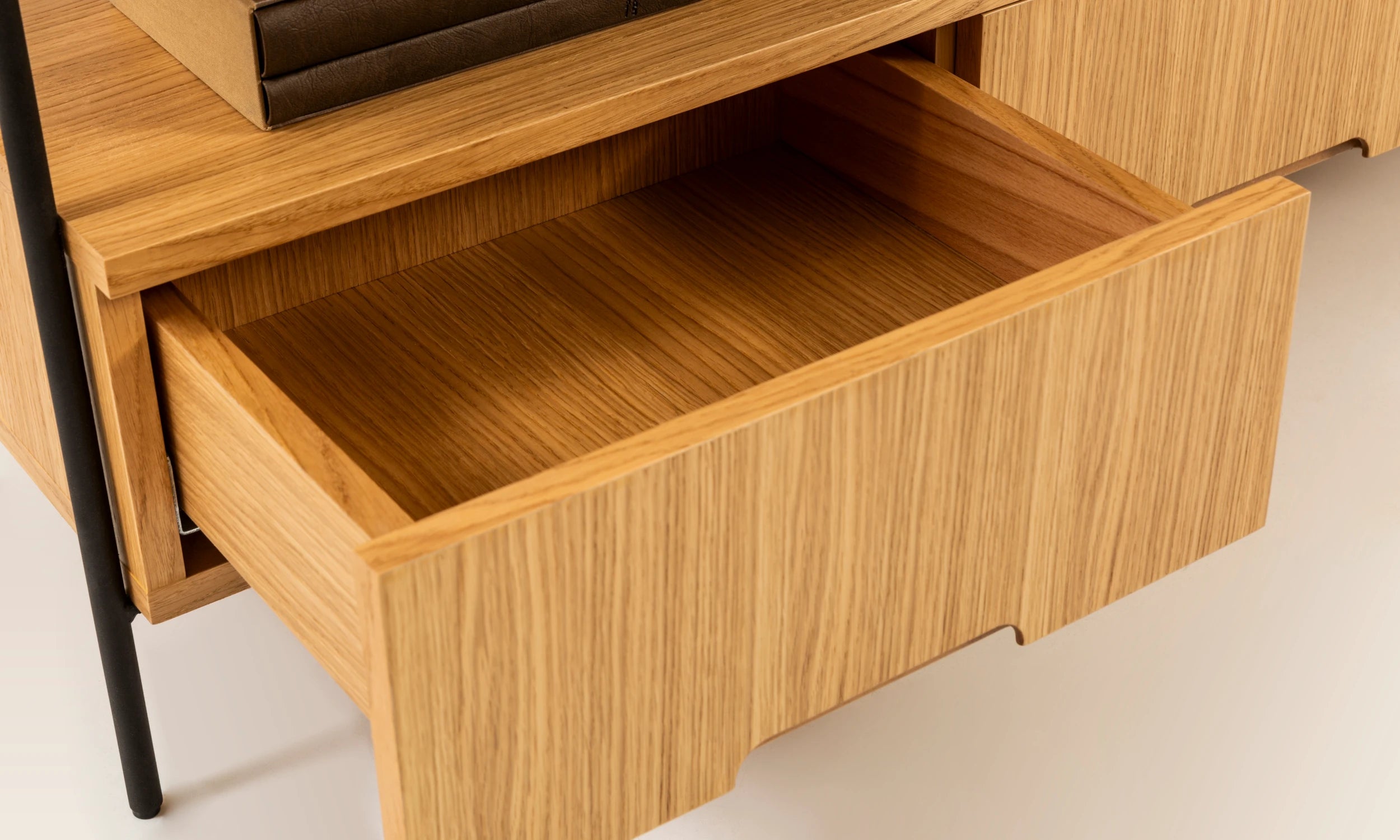 ТВ конзола «Harmonia» с размер 140х51х42см