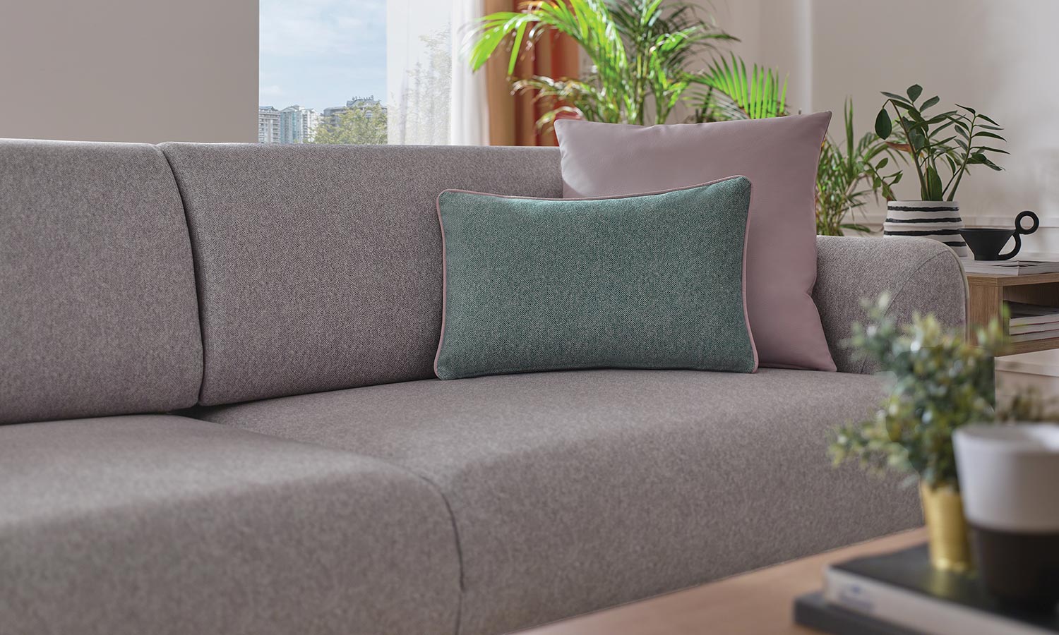 Tриместен разтегателен диван «Helis» + 4 декоративни възглавници, ширина 215см