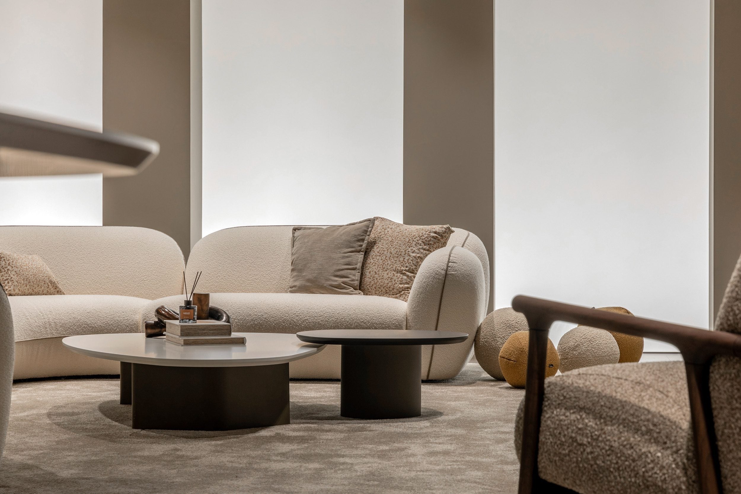 Четириместен диван «Icona»  - Опция 8, с декоративни възглавници, ширина 450см