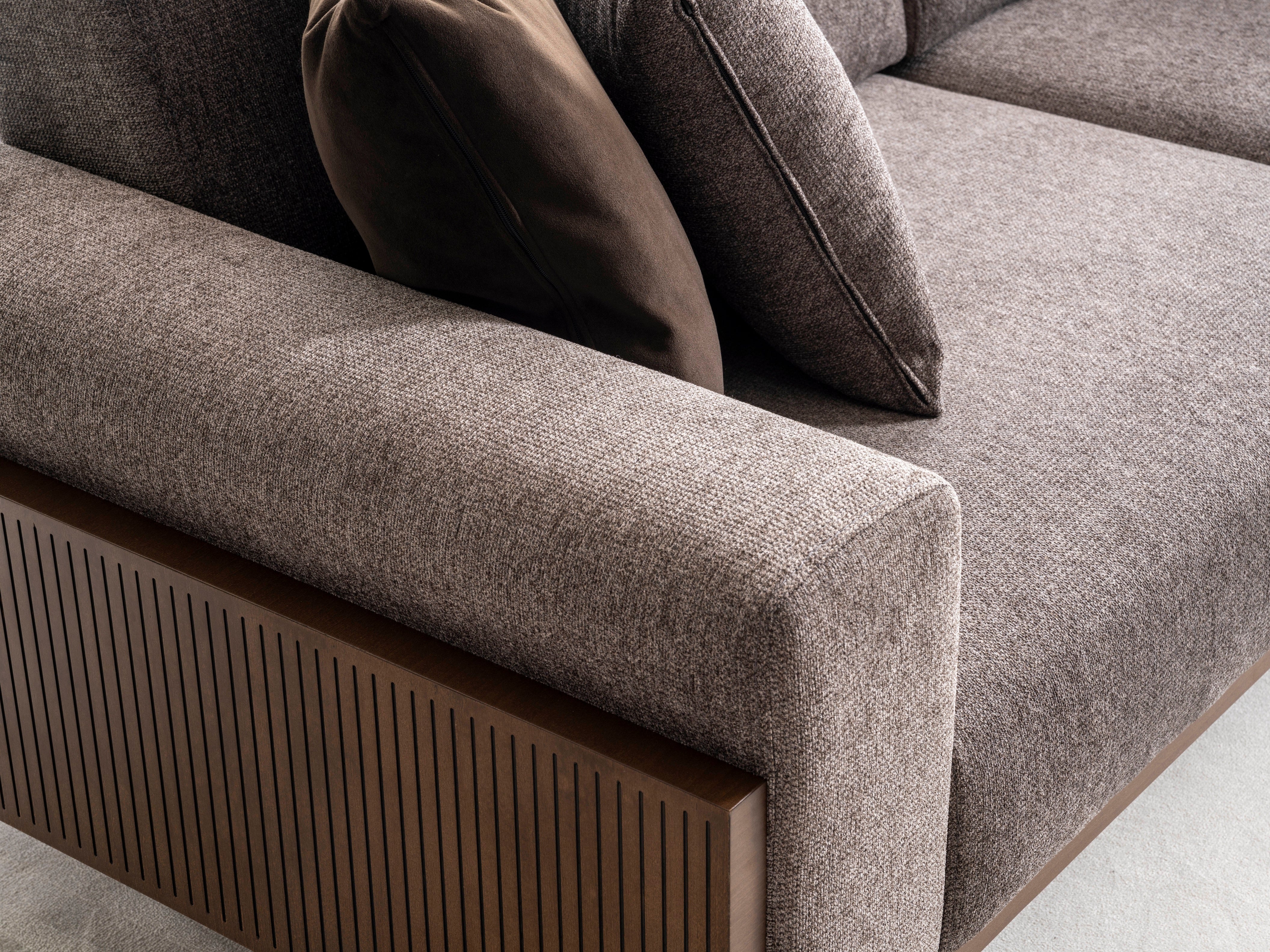 Триместен разтегателен диван «Harmony» + 2 декоративни възглавници, ширина 240см