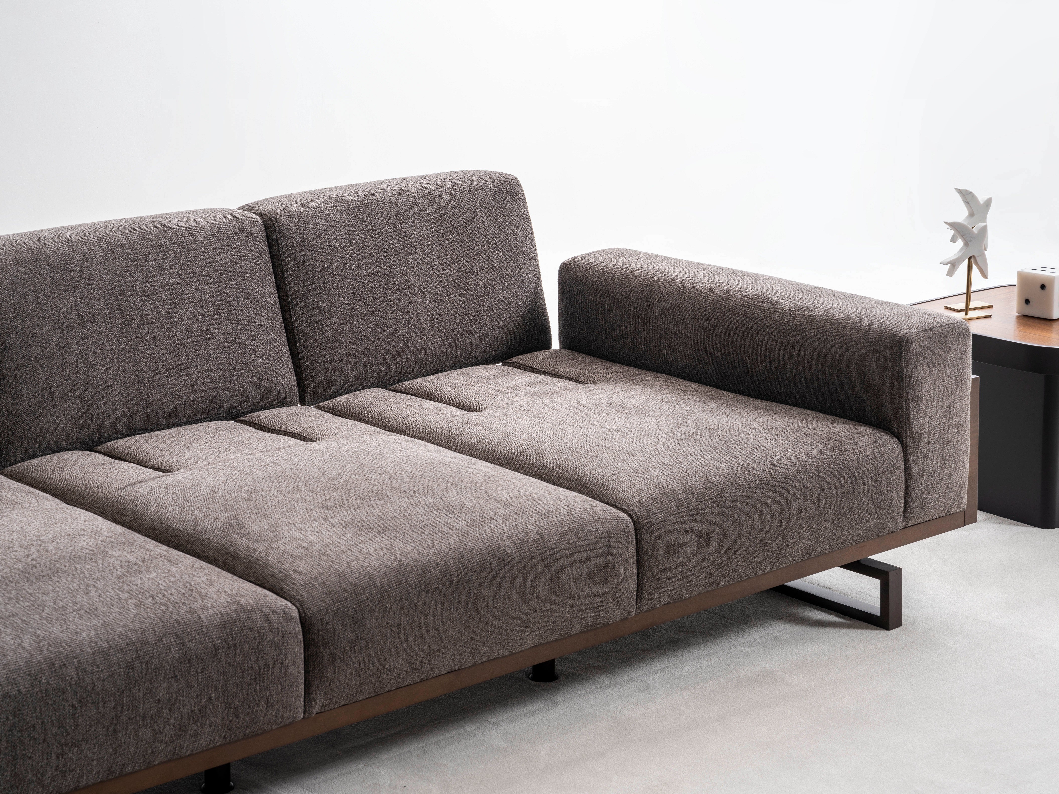 Четириместен разтегателен диван «Harmony» + две декоративни възглавници, ширина 257см