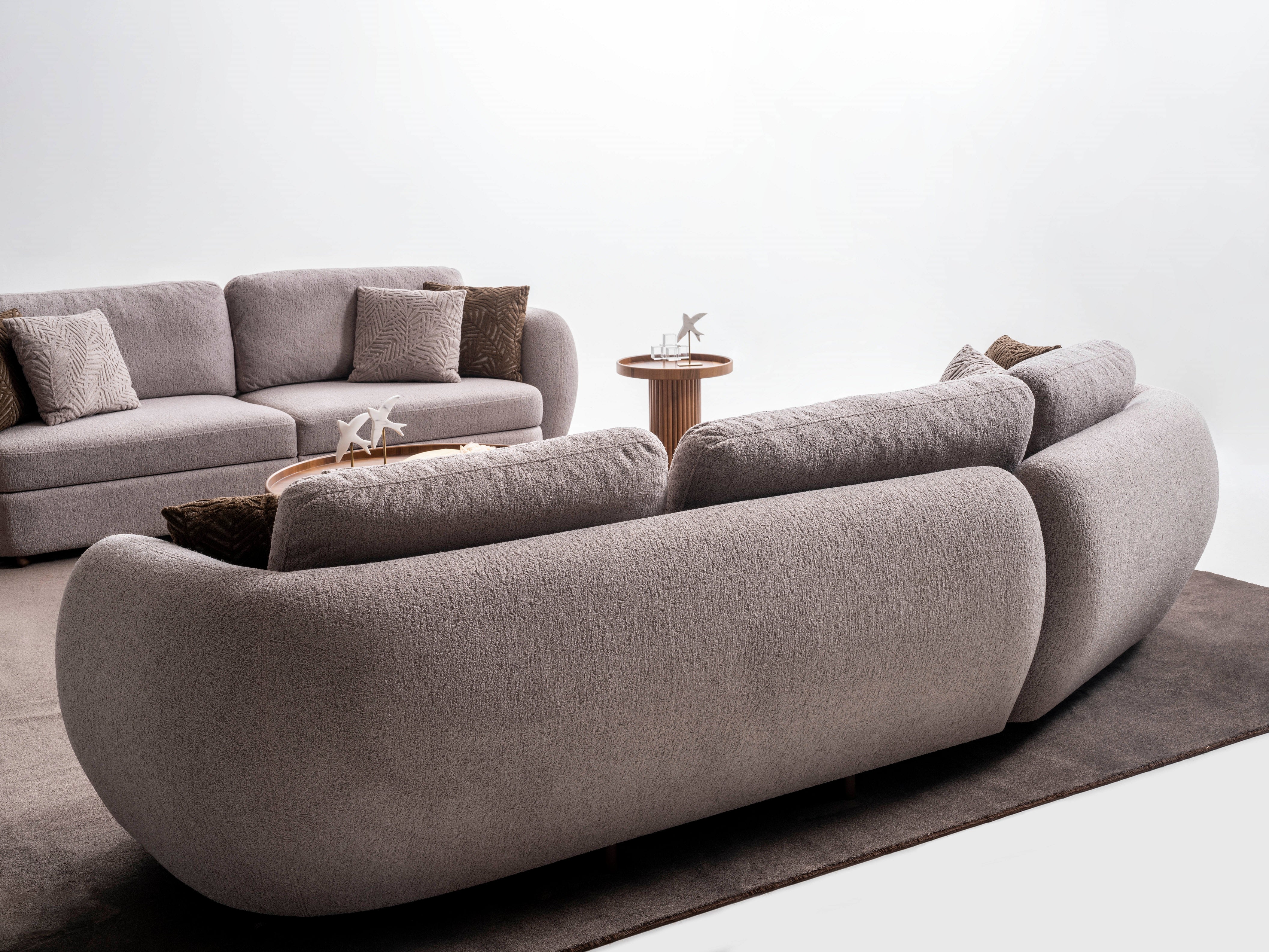 Петместен диван «Luna» + две декоративни възглавници, ширина 325см