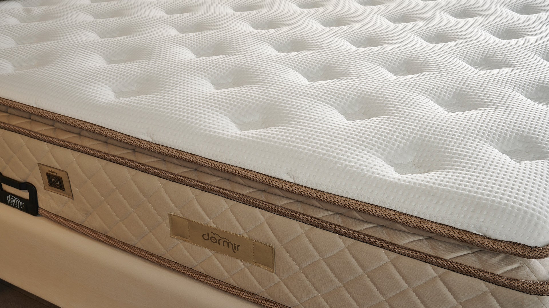 Тапицирано легло «Line XL» + Матрак и табла - с място за съхранение и система за безшумно затваряне