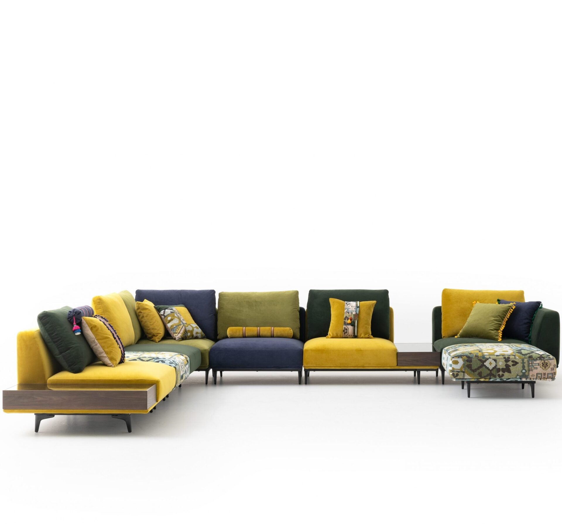 Ъглов диван «Loft Olive» от серия Colorium, с декоративни възглавници, ширина 437см