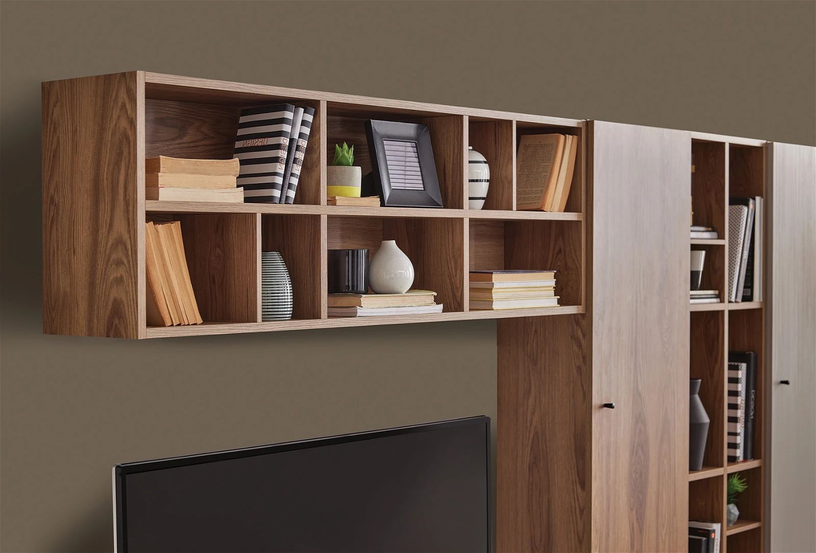 ТВ етажерка за стена «Loreto» с размер 140х47х29см