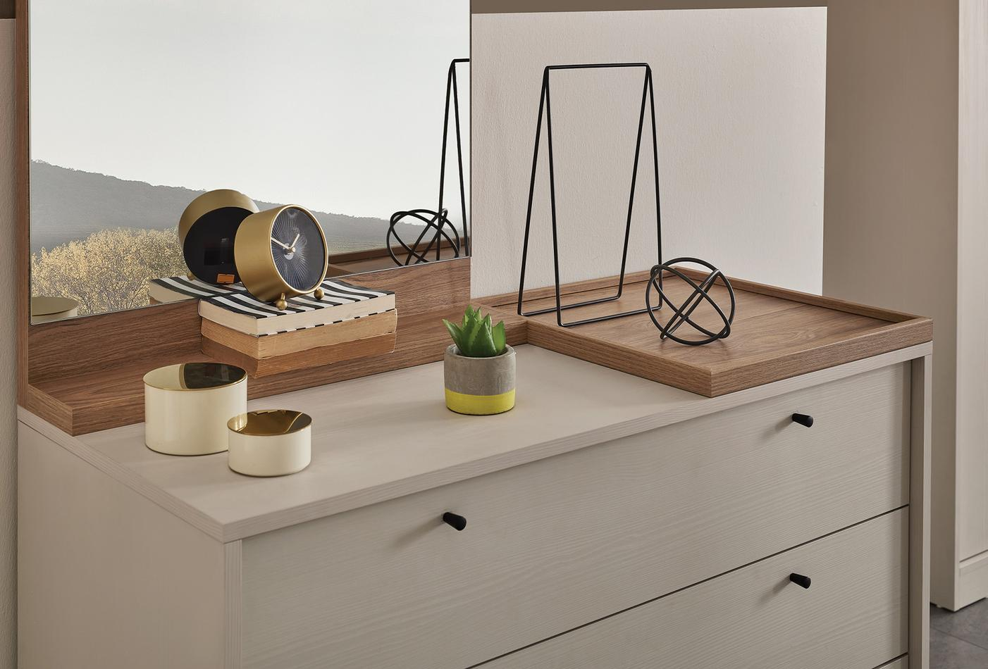 Скрин «Loreto» с три чекмеджета, размер 108х88х48см