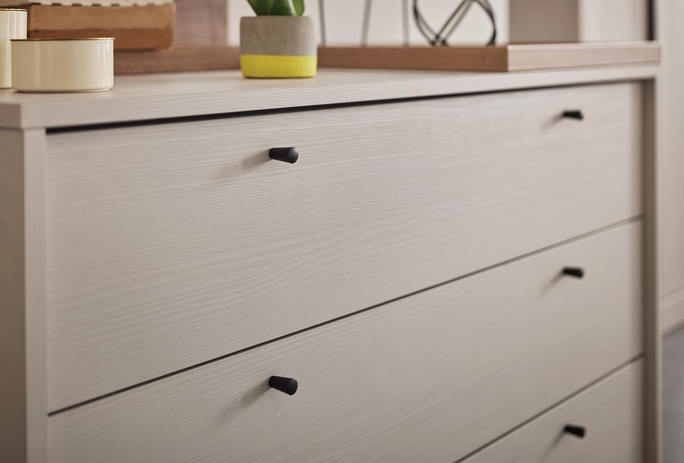 Скрин «Loreto» с три чекмеджета, размер 108х88х48см