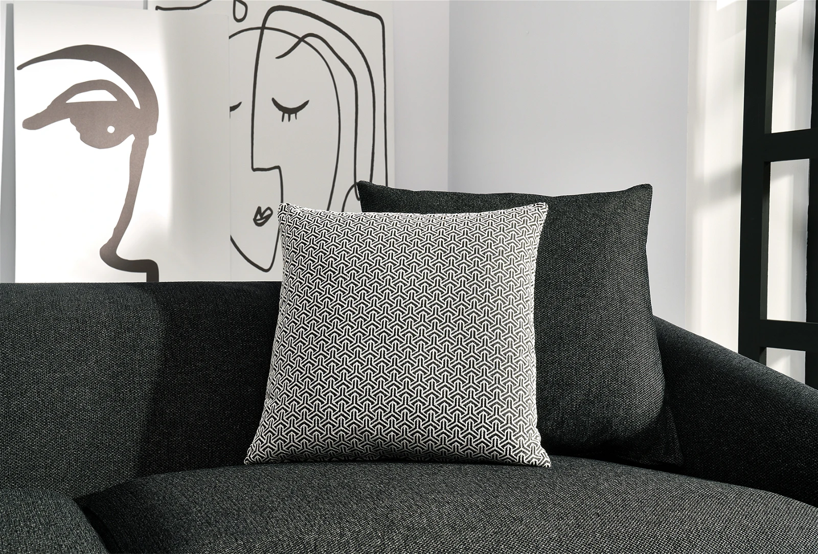 Четириместен диван «Maison» + четири декоративни възглавници, ширина 247см