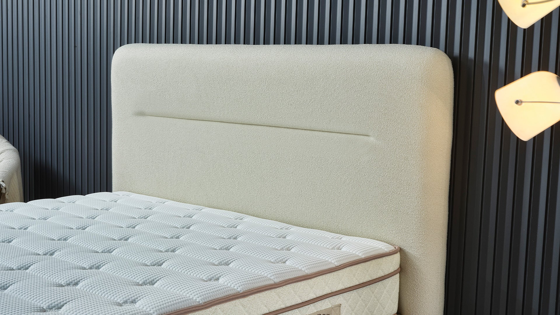 Тапицирано легло «Merci» + Матрак и табла - с място за съхранение и система за безшумно затваряне