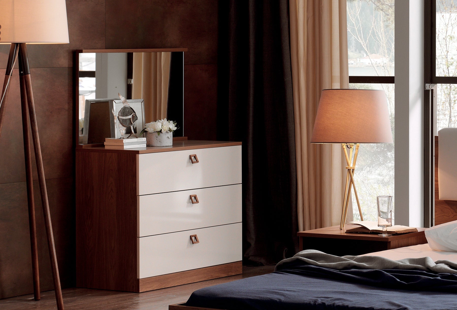 Скрин «Mistral» с три чекмеджета, размер 90х76х45см