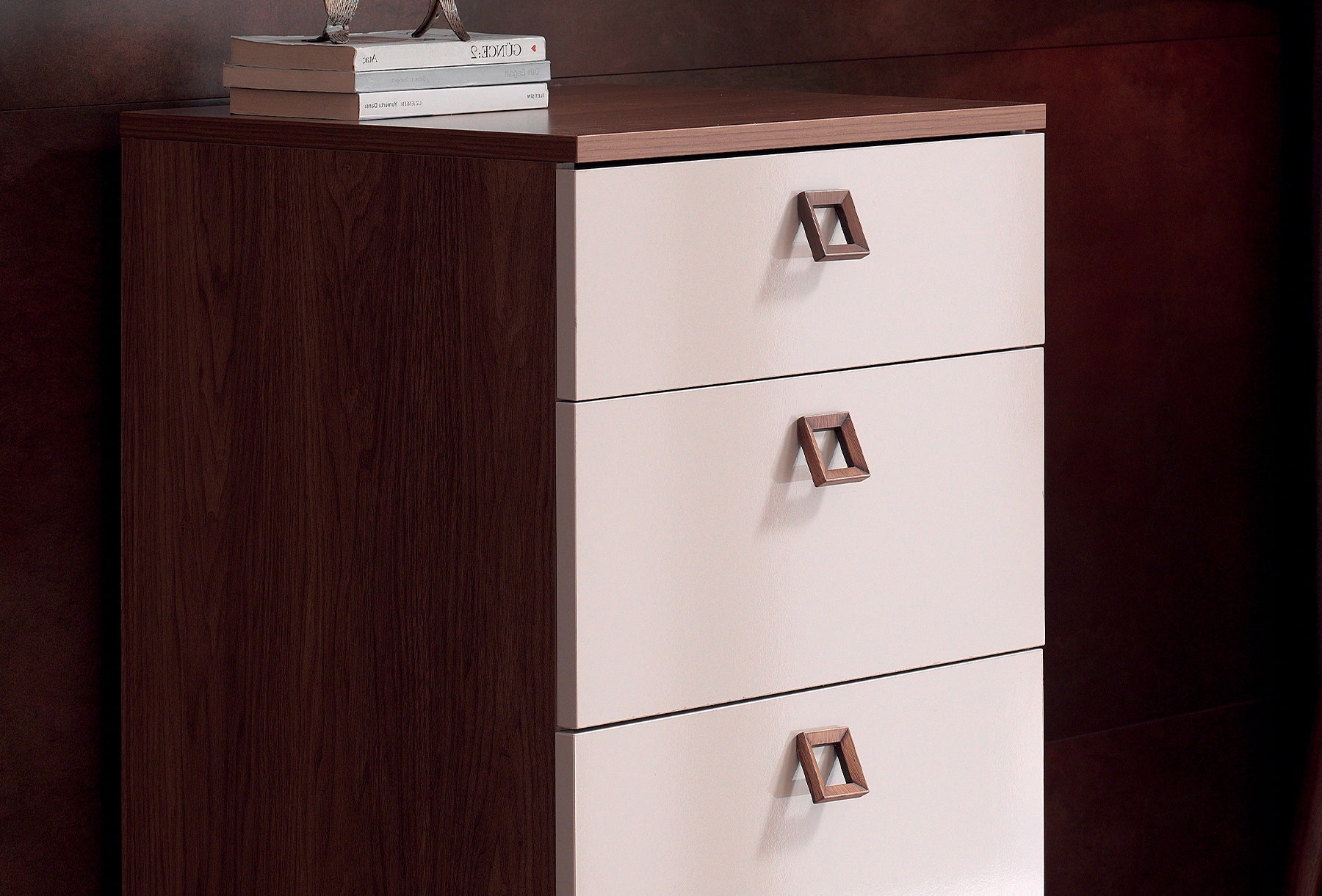 Скрин «Mistral» с три чекмеджета и шкаф, размер 50х120х45см