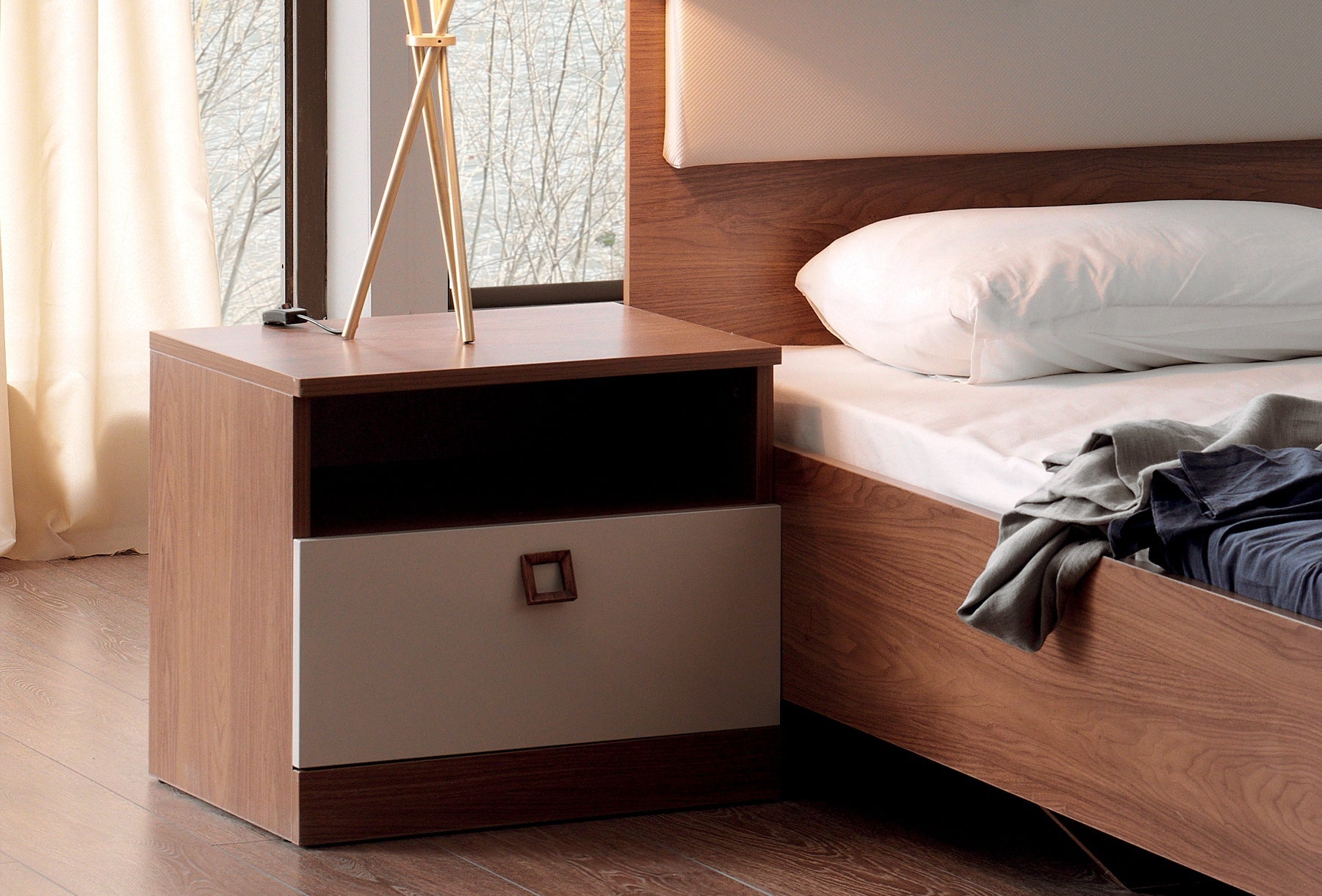 Нощно шкафче «Mistral» + чекмедже и рафт, размер 50х45х45см