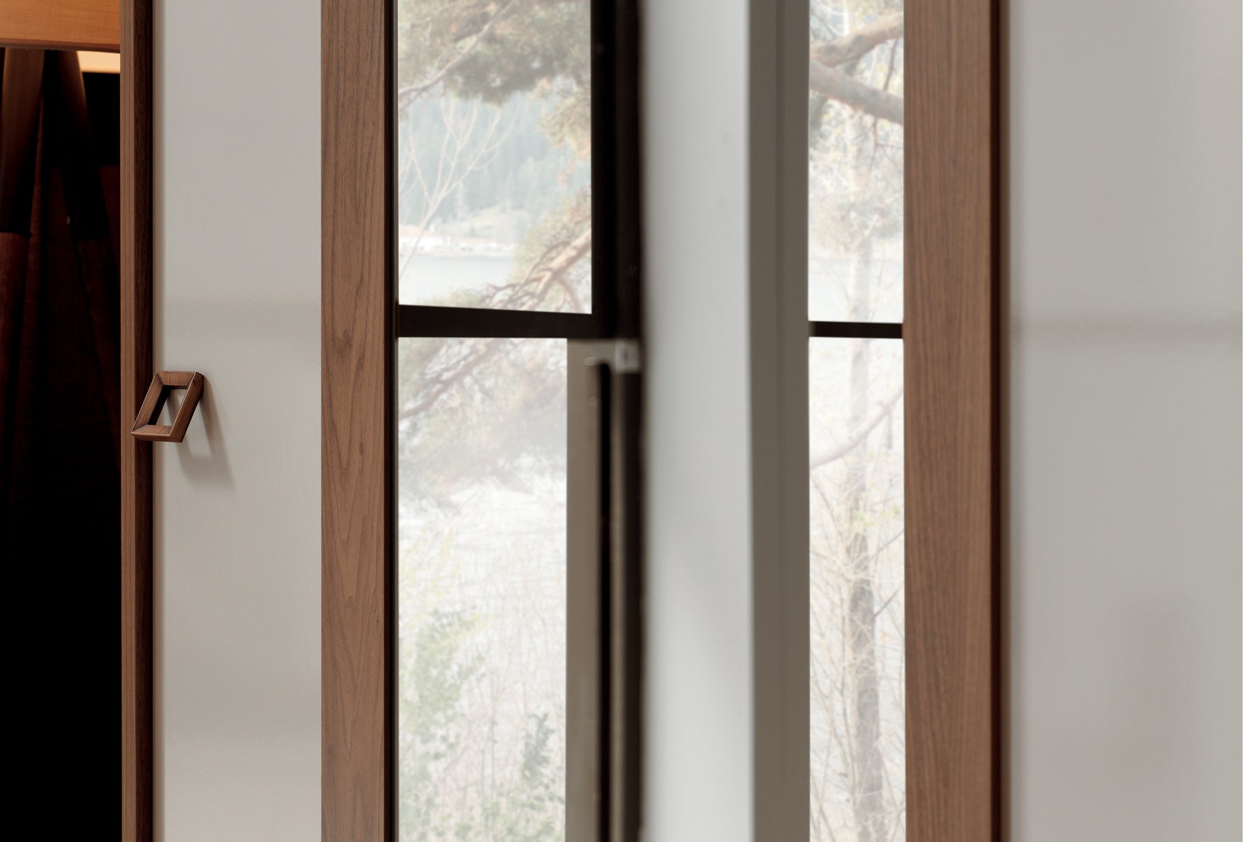 Гардероб с плъзгащи врати «Mistral» с огледална врата, ширина 210см