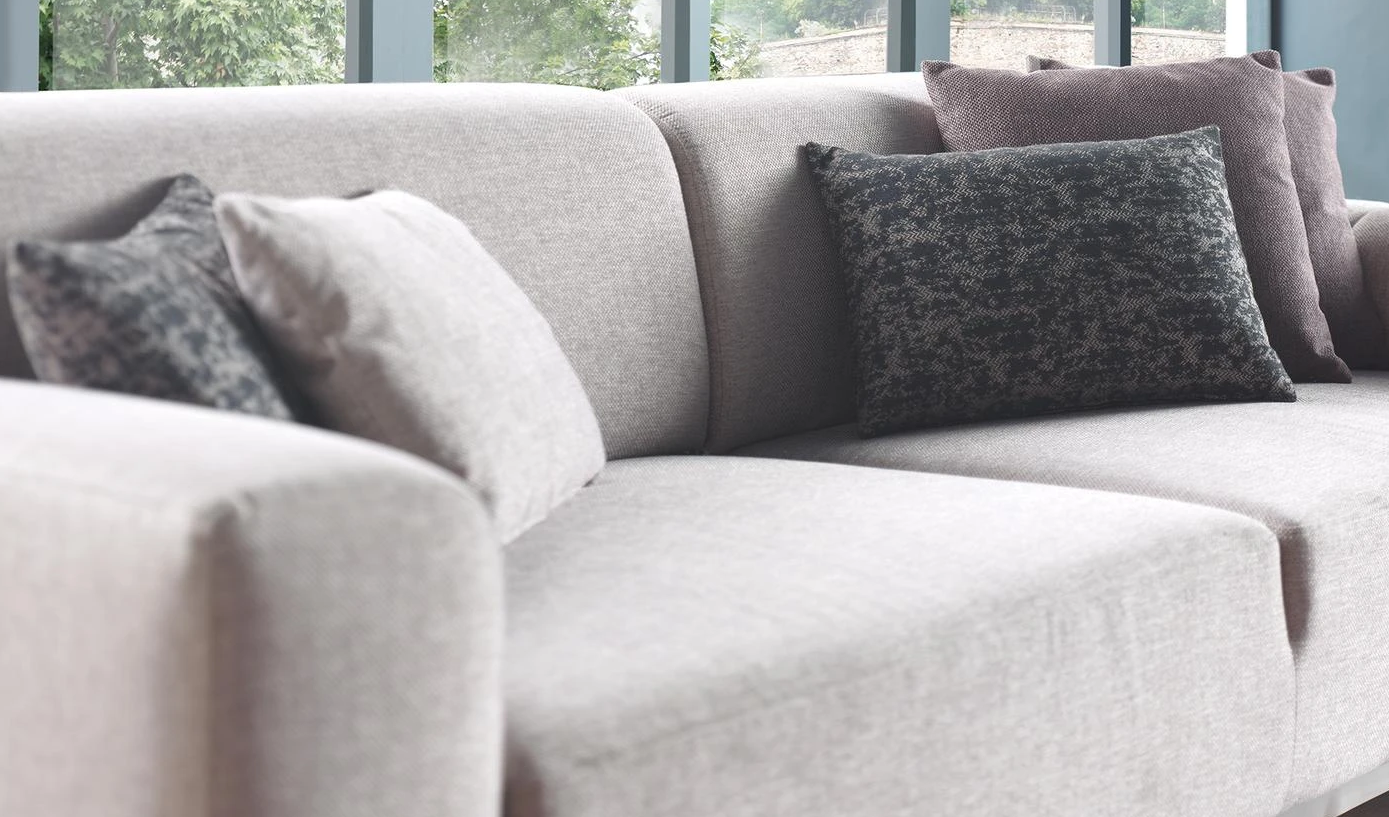 Триместен разтегателен диван «Netha» + 5 декоративни възглавници, ширина 240см