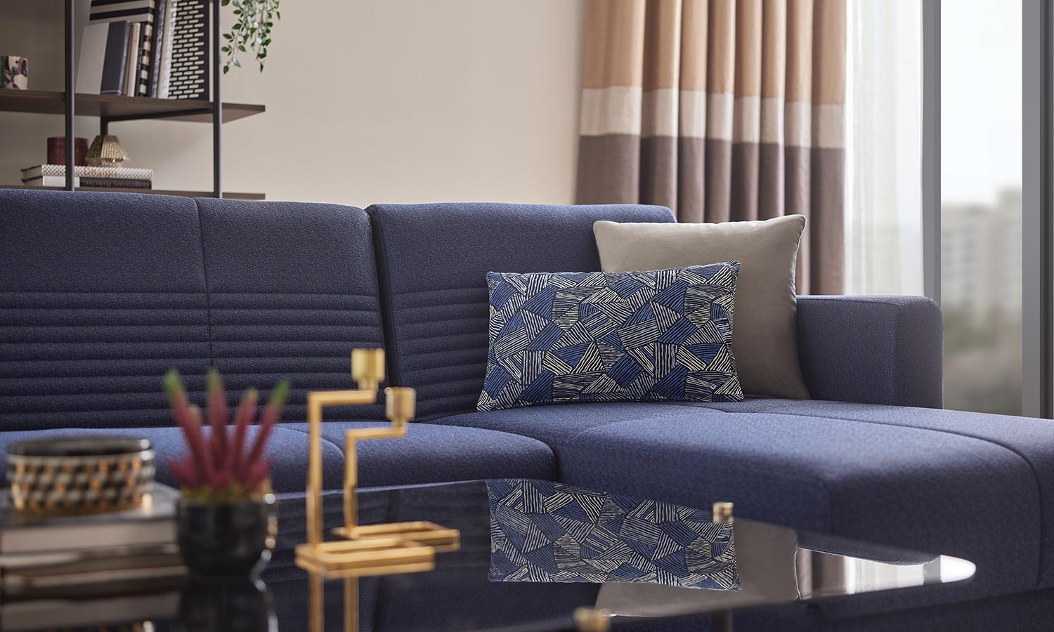 Ъглов разтегателен диван «Nola» + три декоративни възглавници, ширина 228см