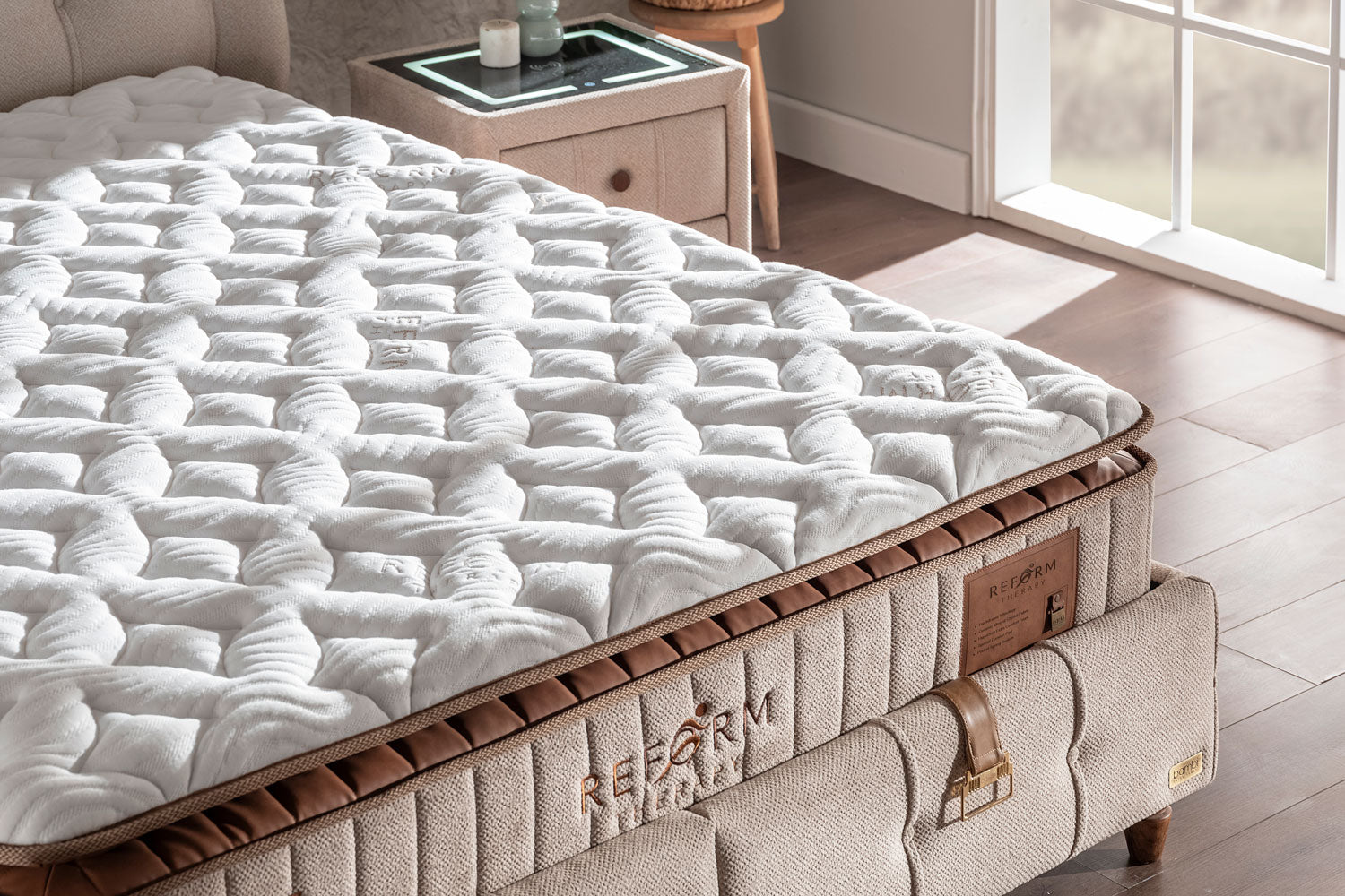Тапицирано легло «Reform Therapy» + Матрак и табла - с място за съхранение, матрак с керамични кристали