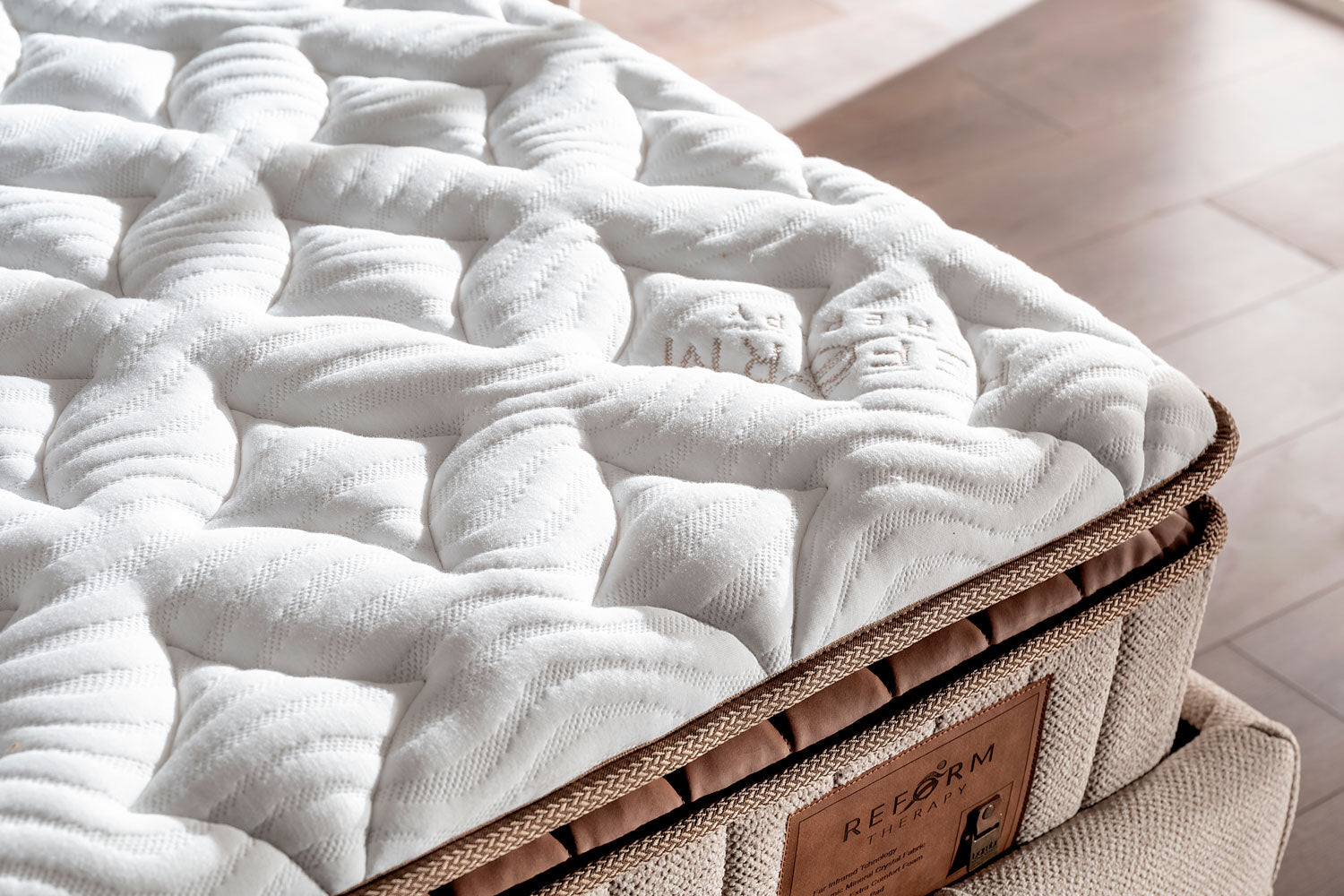 Тапицирано легло «Reform Therapy» + Матрак и табла - с място за съхранение, матрак с керамични кристали