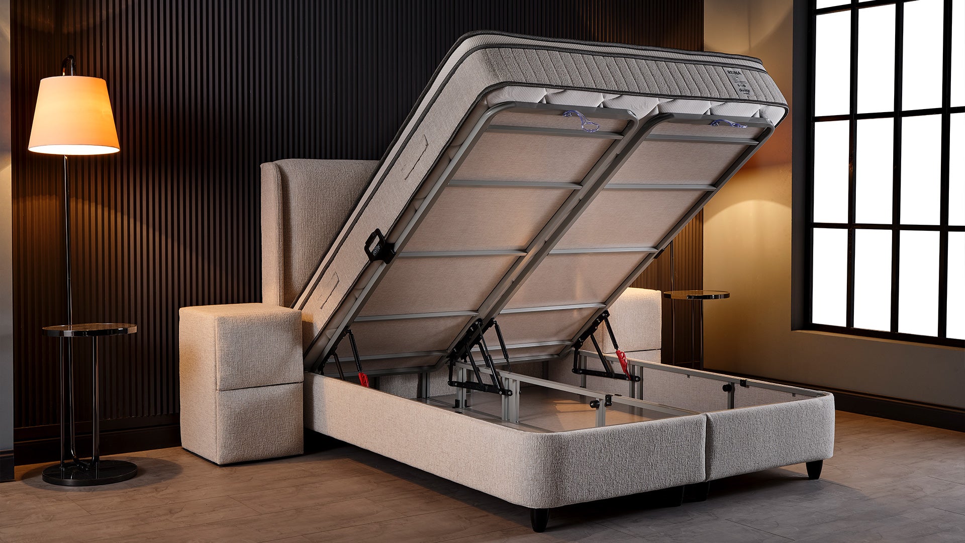 Тапицирано легло «Reina» + Матрак и табла - с място за съхранение и система за безшумно затваряне