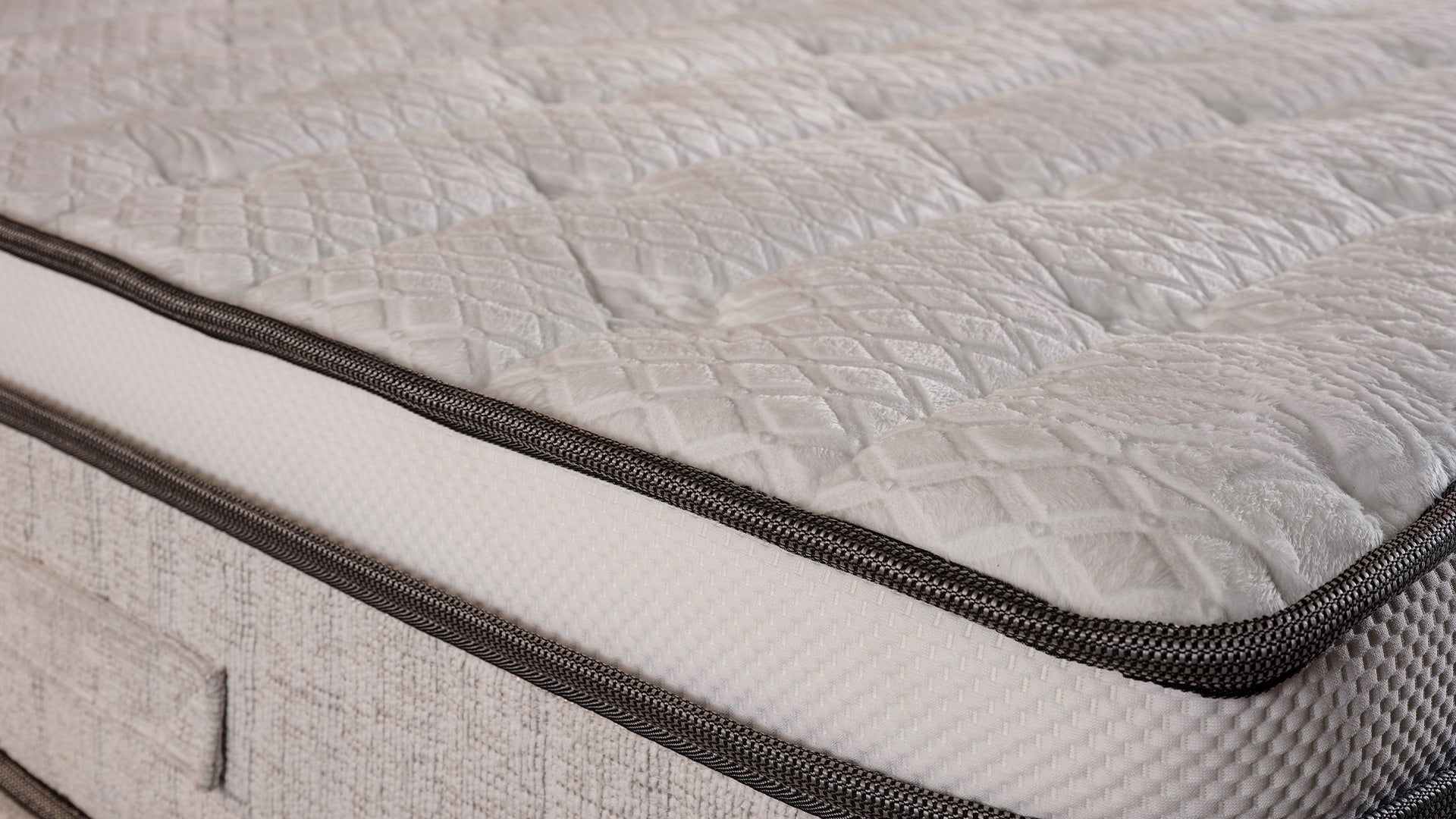 Тапицирано легло «Reina» + Матрак и табла - с място за съхранение и система за безшумно затваряне