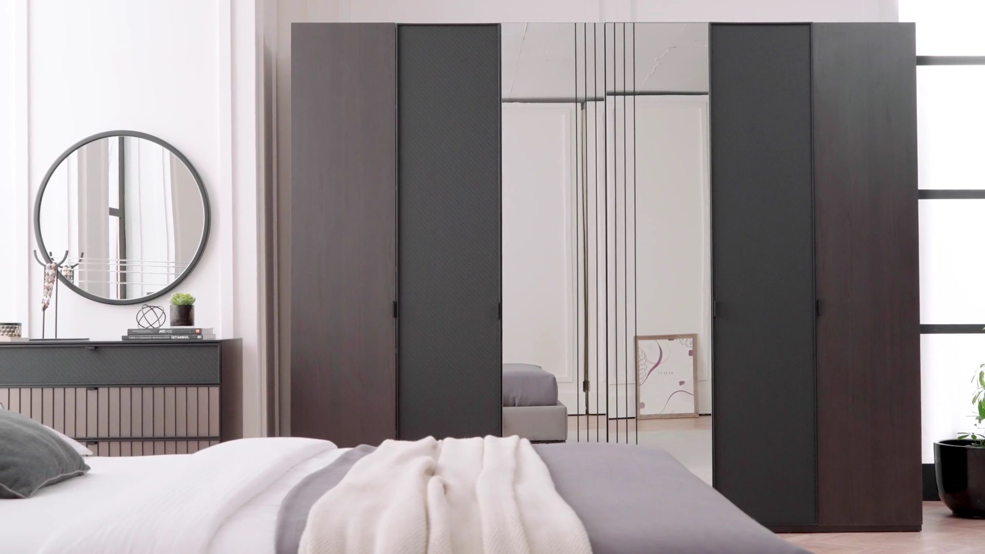 Шесткрилен гардероб «Riga» с огледална врата, ширина 272см