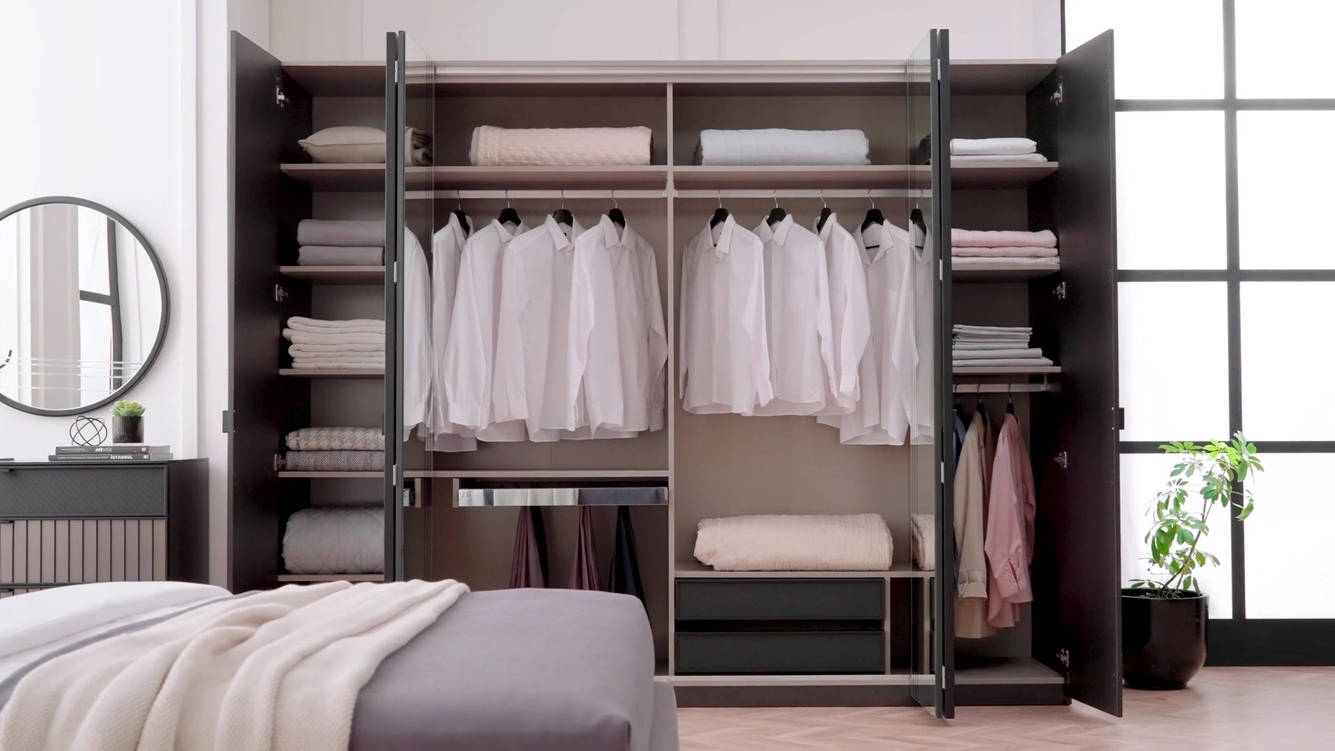 Шесткрилен гардероб «Riga» с огледална врата, ширина 272см