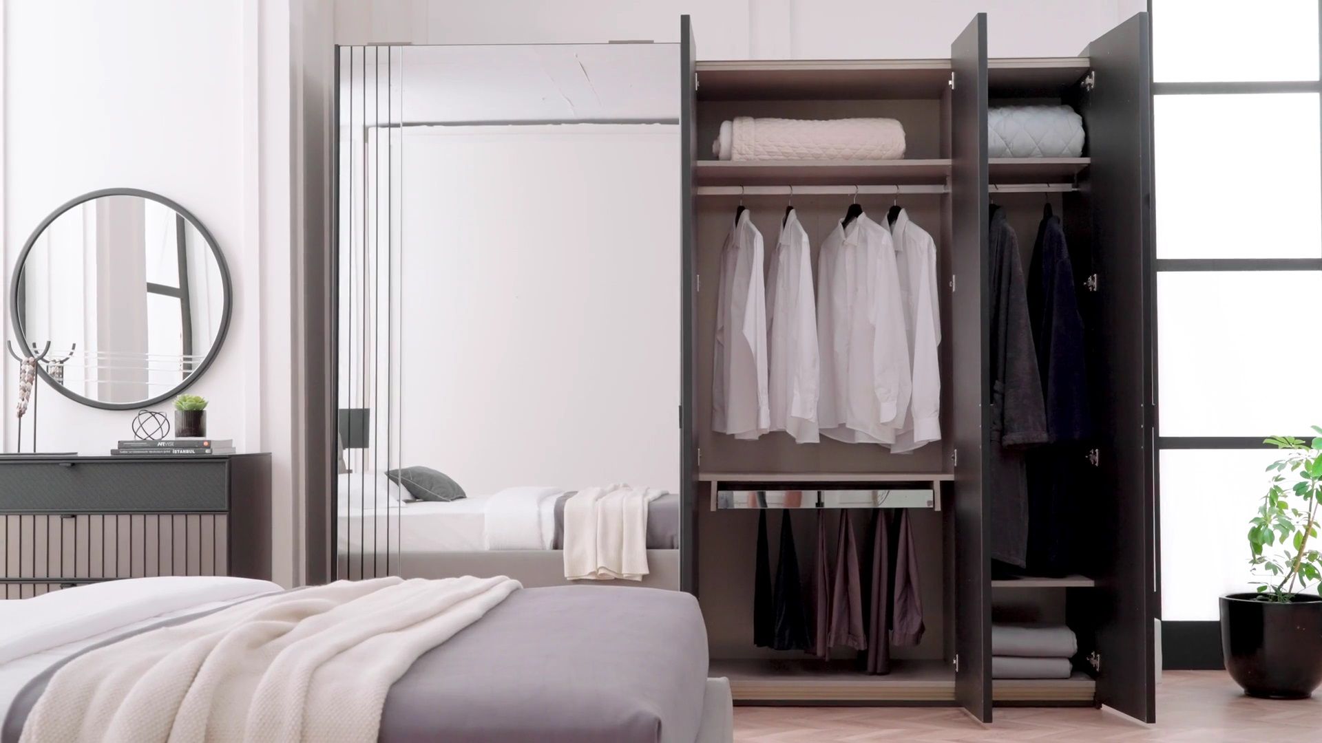 Гардероб с плъзгащи врати «Riga» с огледална врата, ширина 260см