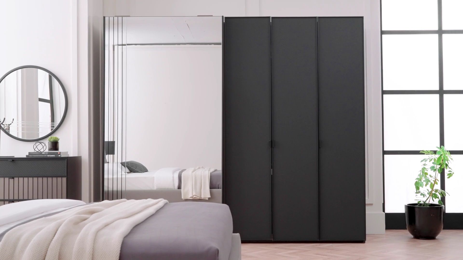 Гардероб с плъзгащи врати «Riga» с огледална врата, ширина 260см