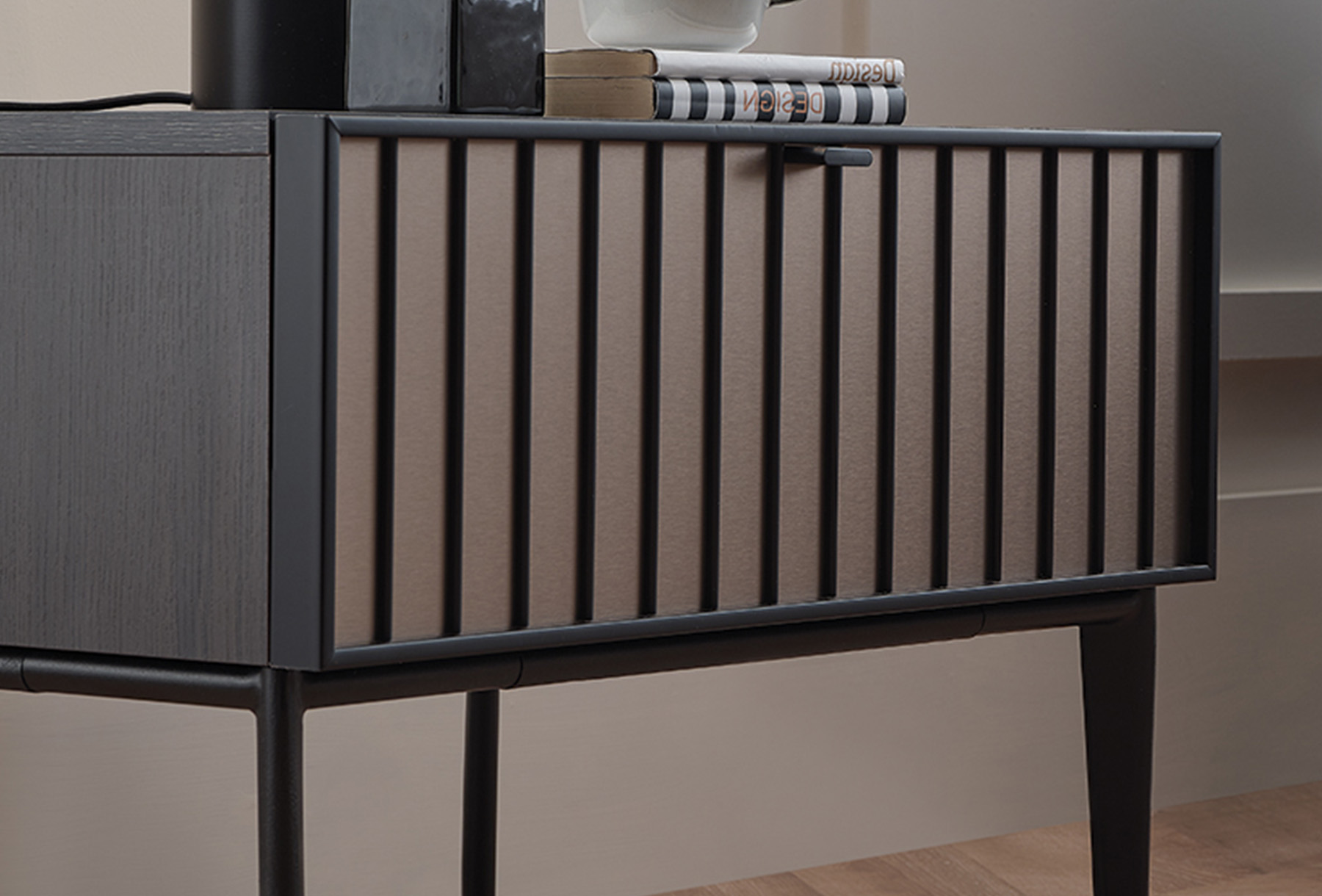 Нощно шкафче «Riga» + чекмедже, размер 66х48х48см