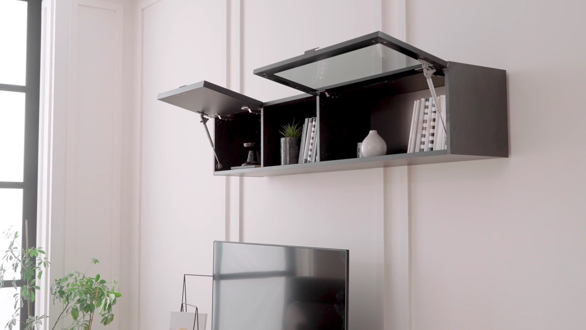 ТВ шкаф за стена «Riga» с размер 164х32х33см