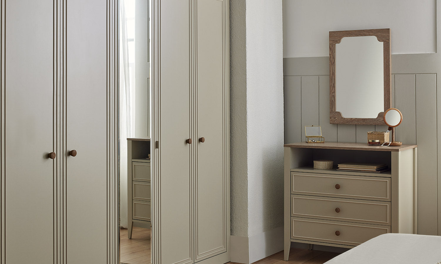 Петкрилен гардероб «Rio» с огледална врата, ширина 233см