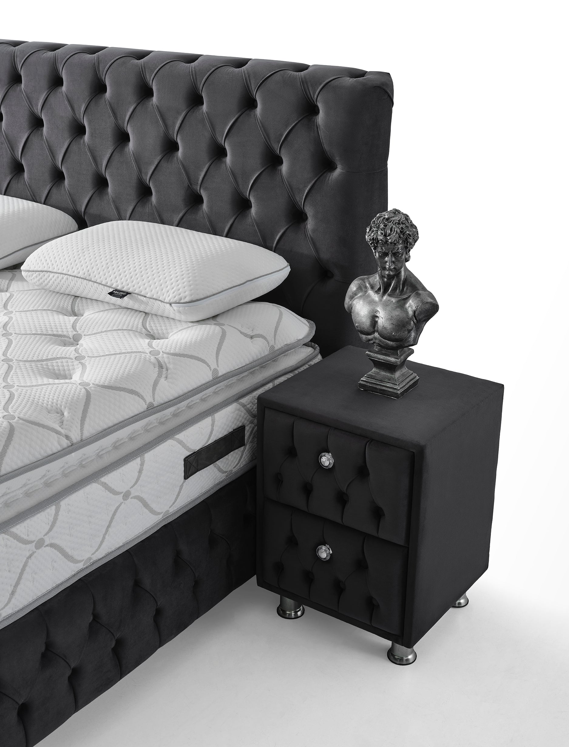 Тапицирано легло «Silver» + Матрак и табла - с място за съхранение, повдигащ механизъм, система за безшумно затваряне