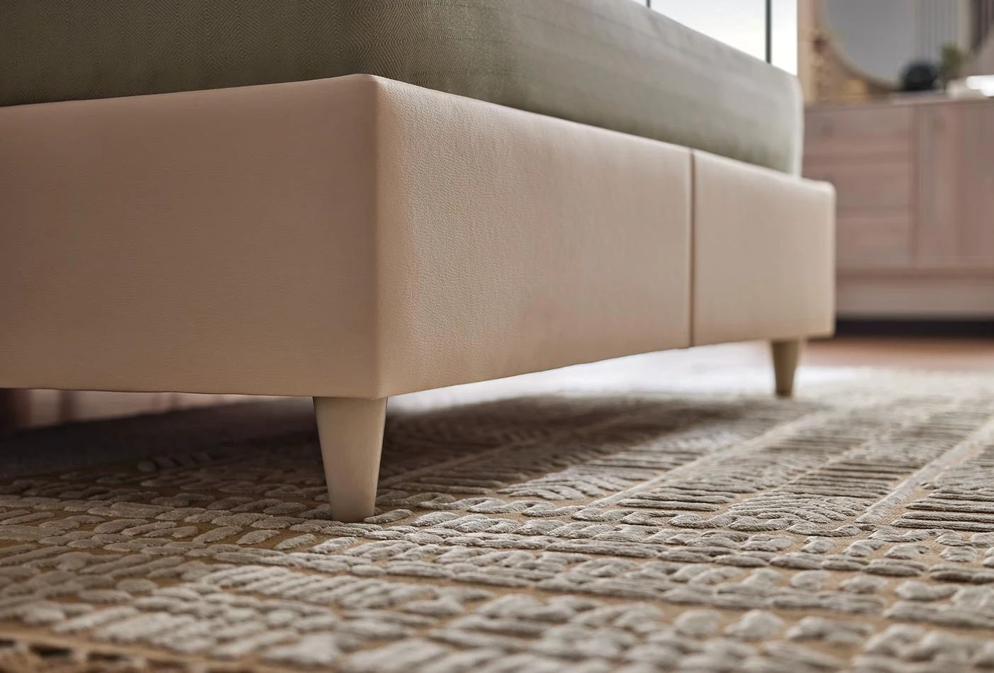 Тапицирана основа за легло «Basel» с място за съхранение, повдигащ механизъм, система за безшумно затваряне