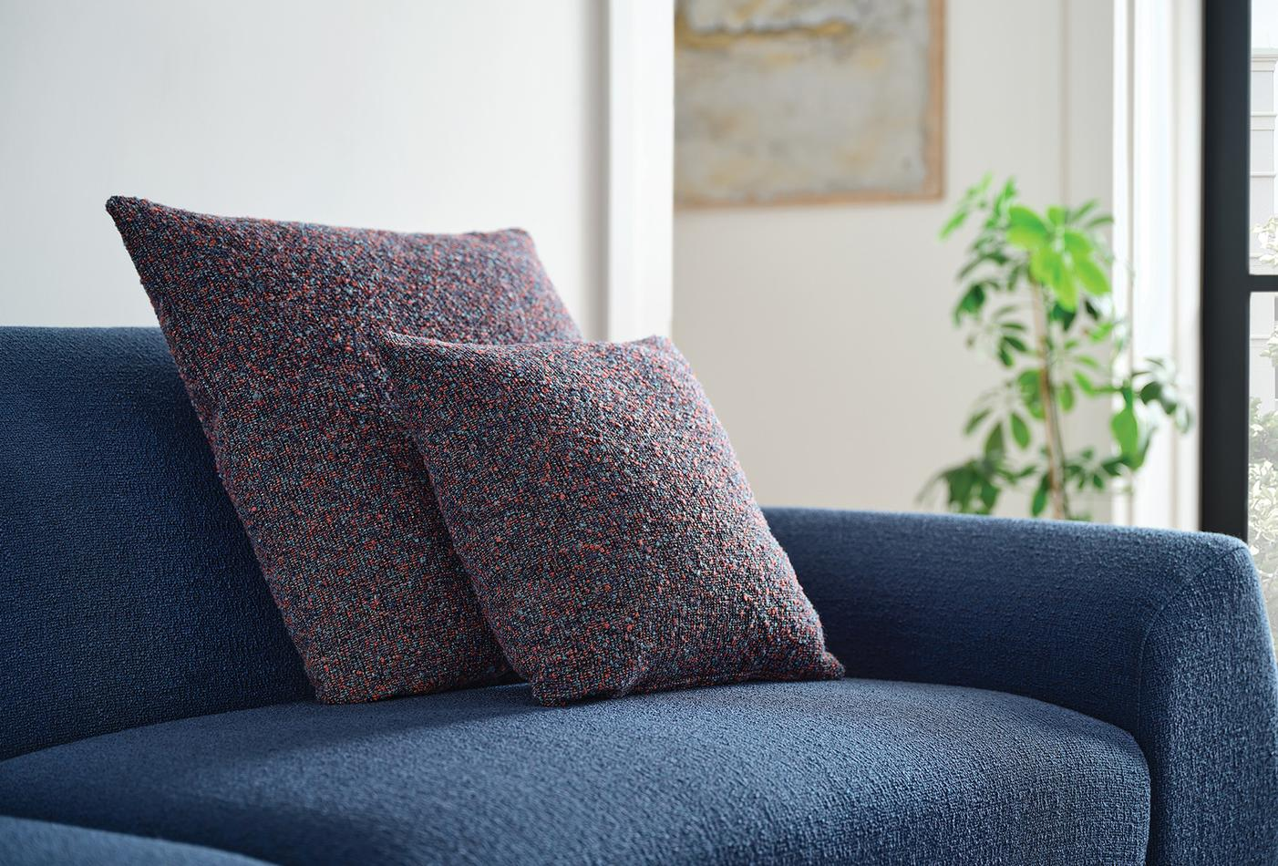 Триместен диван «Swan» + 2 декоративни възглавници, ширина 260см