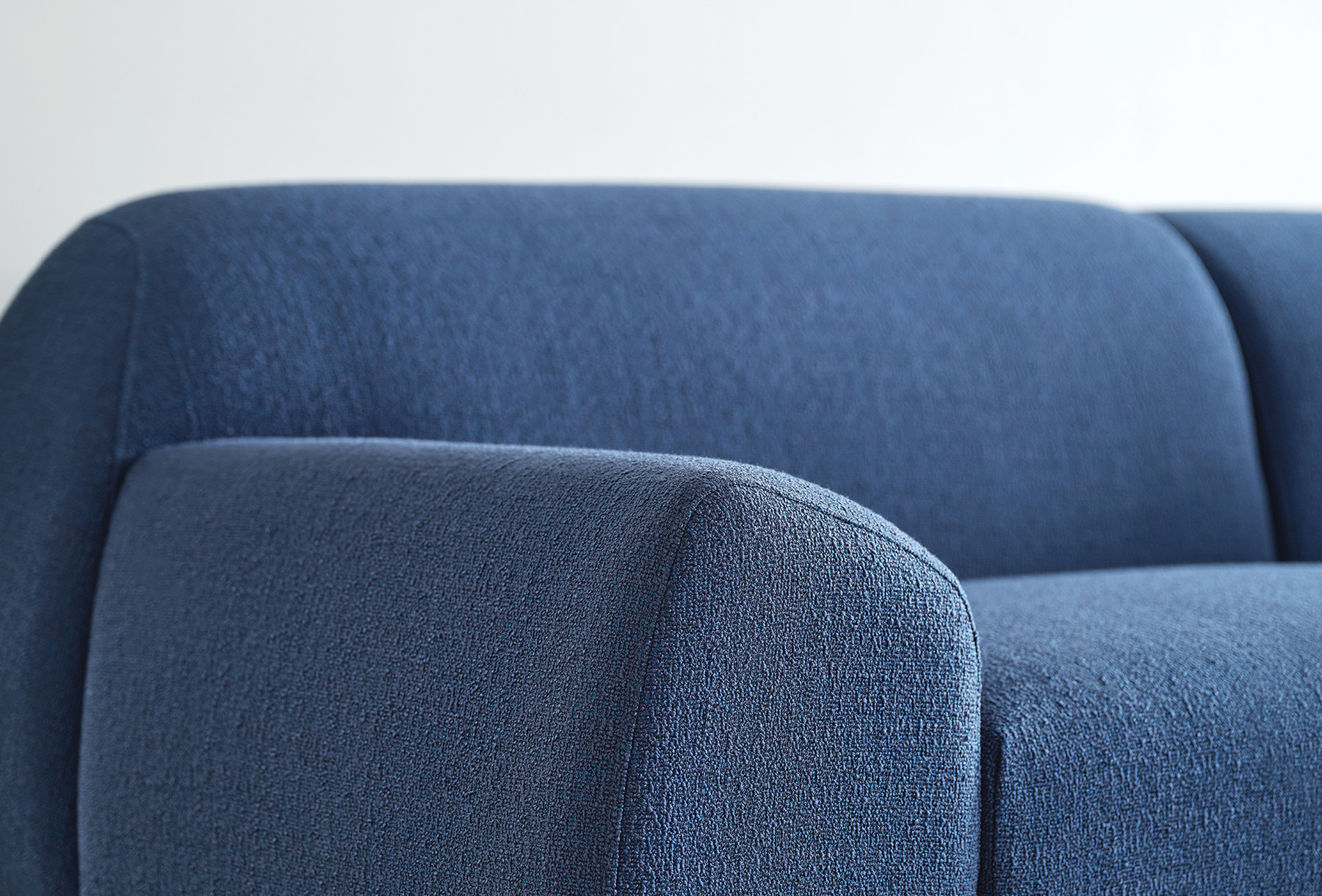 Триместен диван «Swan» + 2 декоративни възглавници, ширина 260см