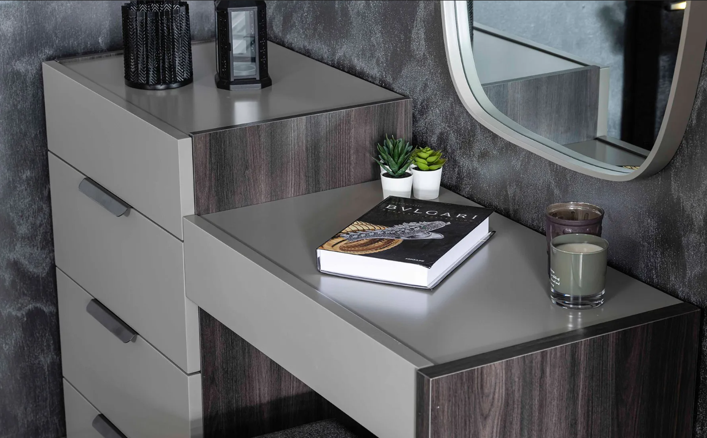 Тоалетка «Adessa» + скрин с четири чекмеджета и огледало, размер 136х90х45см