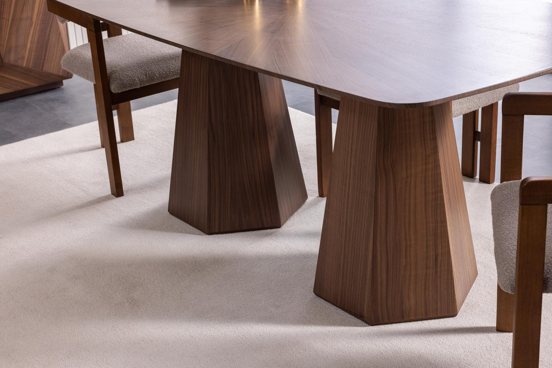 Трапезна маса «Carisma Walnut» с естествен фурнир