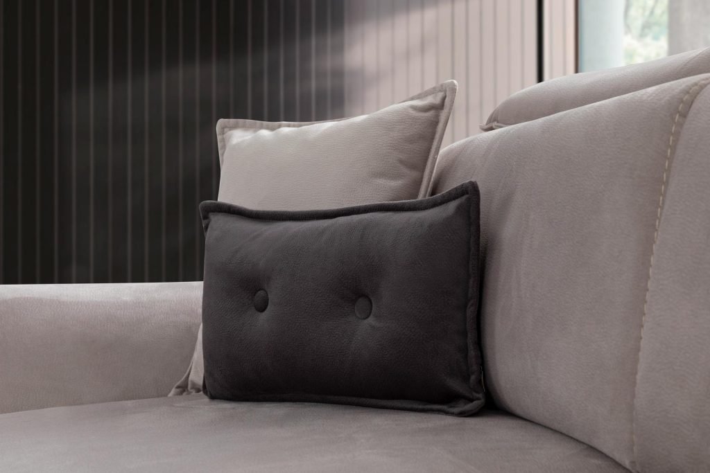 Триместен разтегателен диван «Kristal» + електрически механизъм, 2 декоративни възглавници