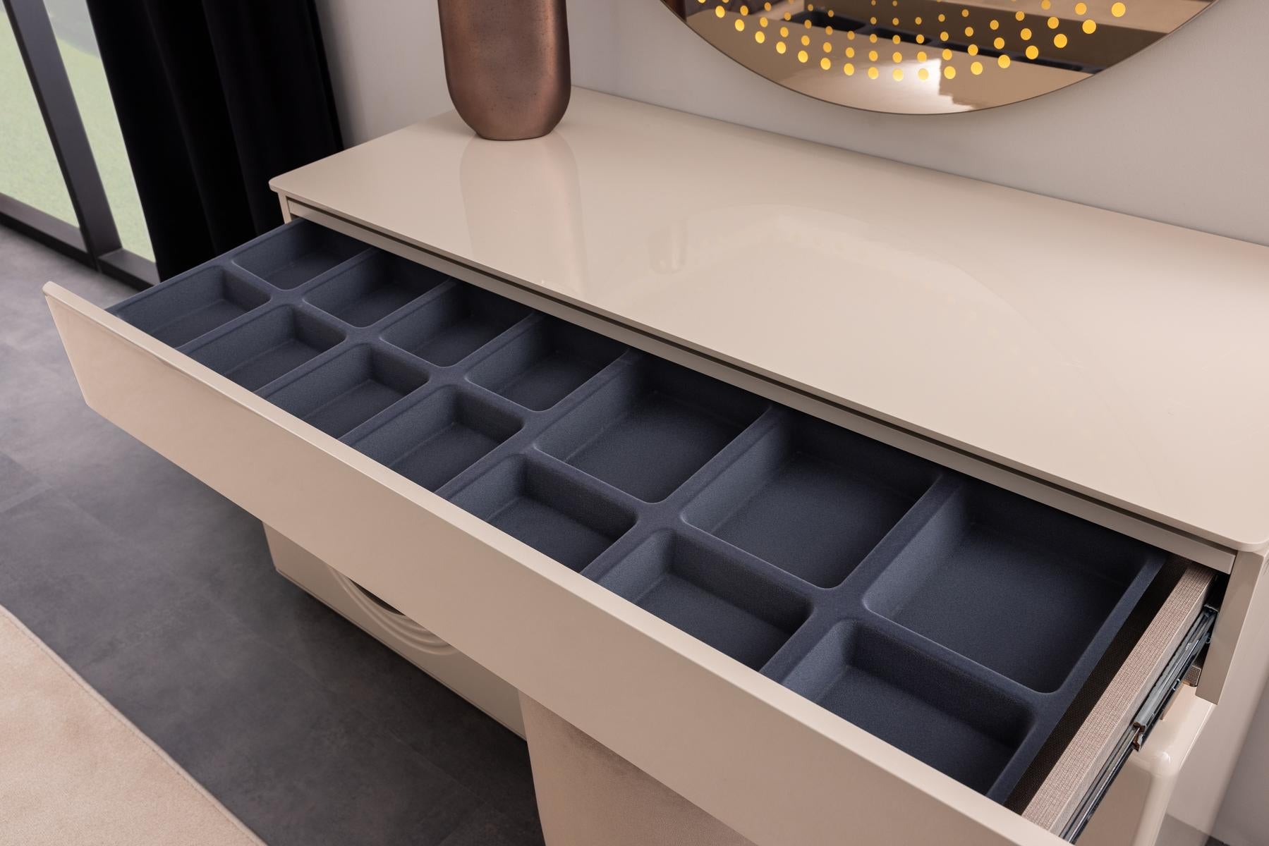 Тоалетка «Panemera» + скрин с три чекмеджета, размер 143х85х52см