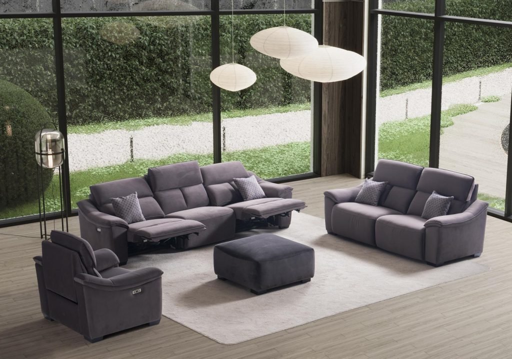 Триместен диван «Pristine» с електрически релакс механизъм, USB зарядна станция, ширина 290см