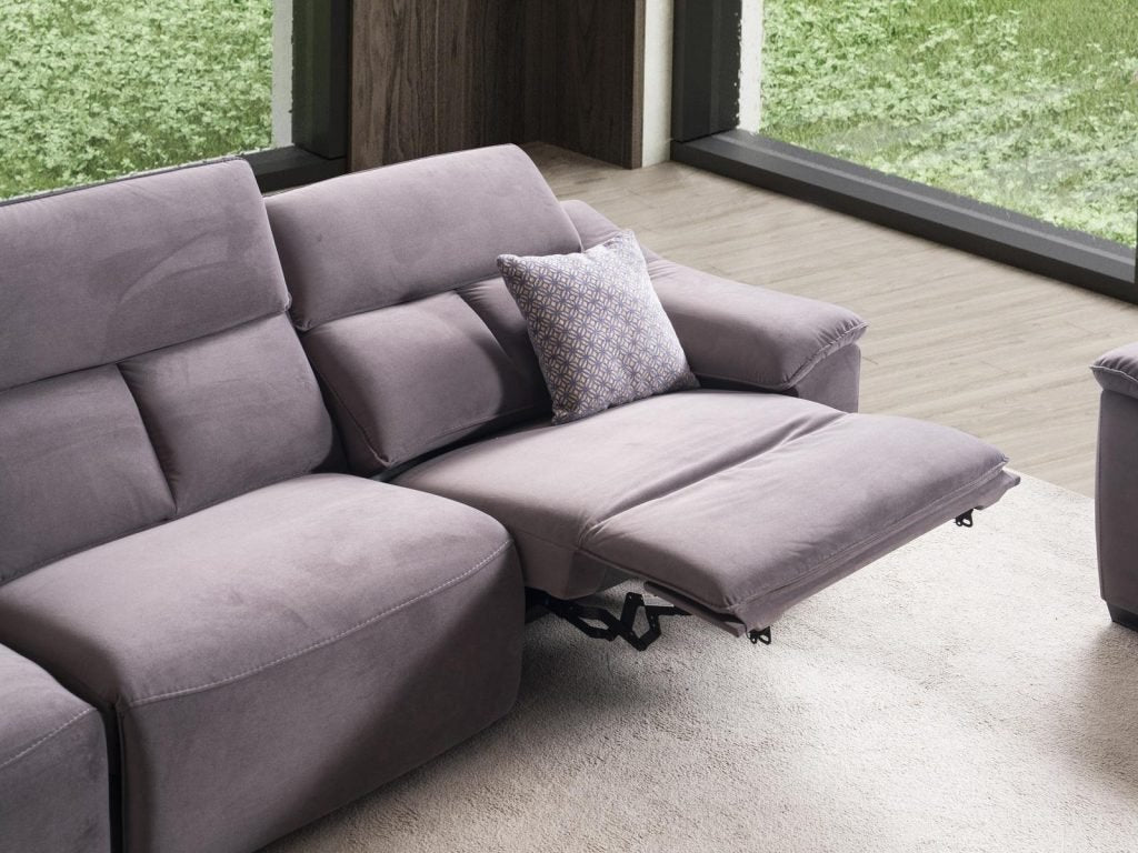 Триместен диван «Pristine» с електрически релакс механизъм, USB зарядна станция, ширина 290см