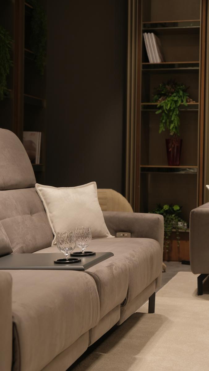 Двуместен диван «Zigana» + електрически механизъм, USB зарядна станция, музикална конзола, ширина 245см