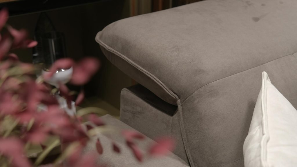 Двуместен диван «Zigana» + електрически механизъм, USB зарядна станция, музикална конзола, ширина 245см