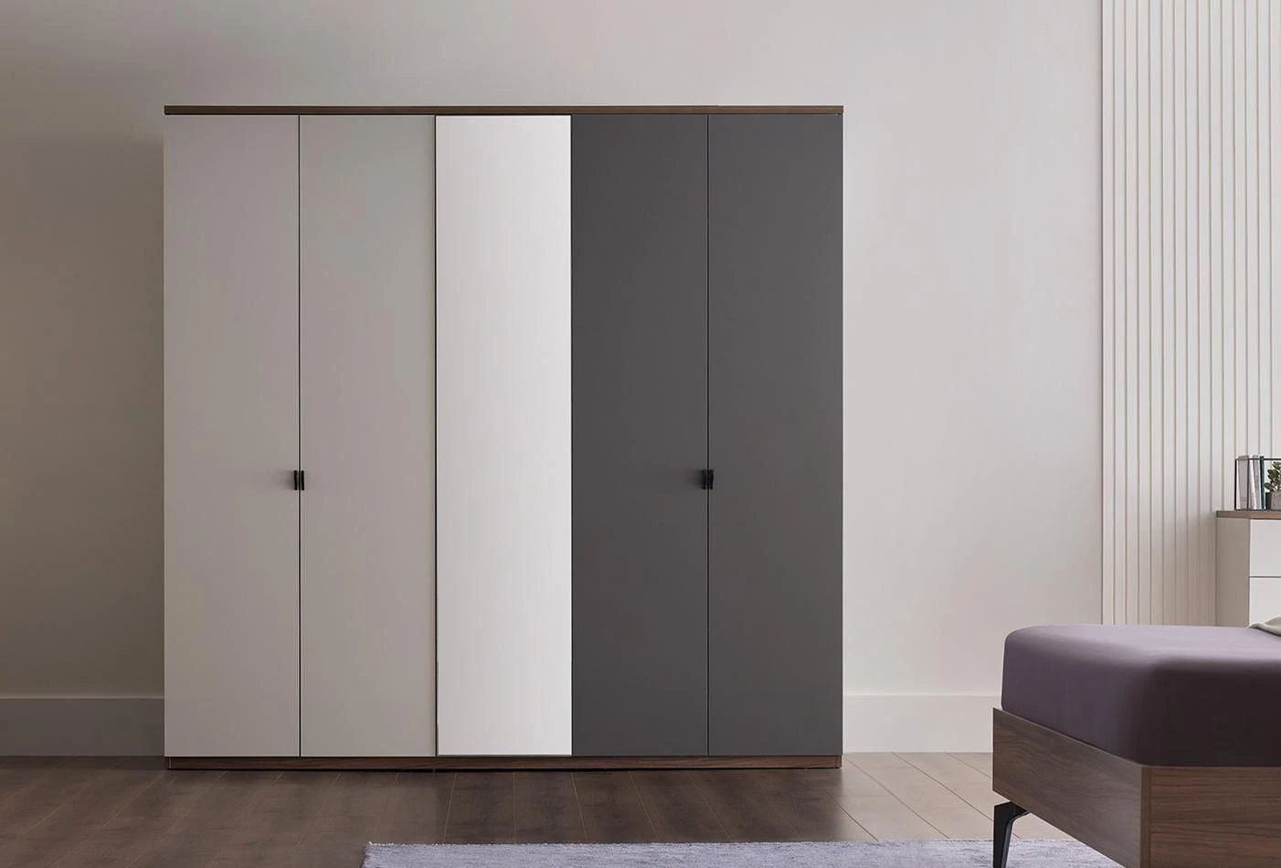 Гардероб с пет врати «Cordell» с огледална врата, ширина 226см