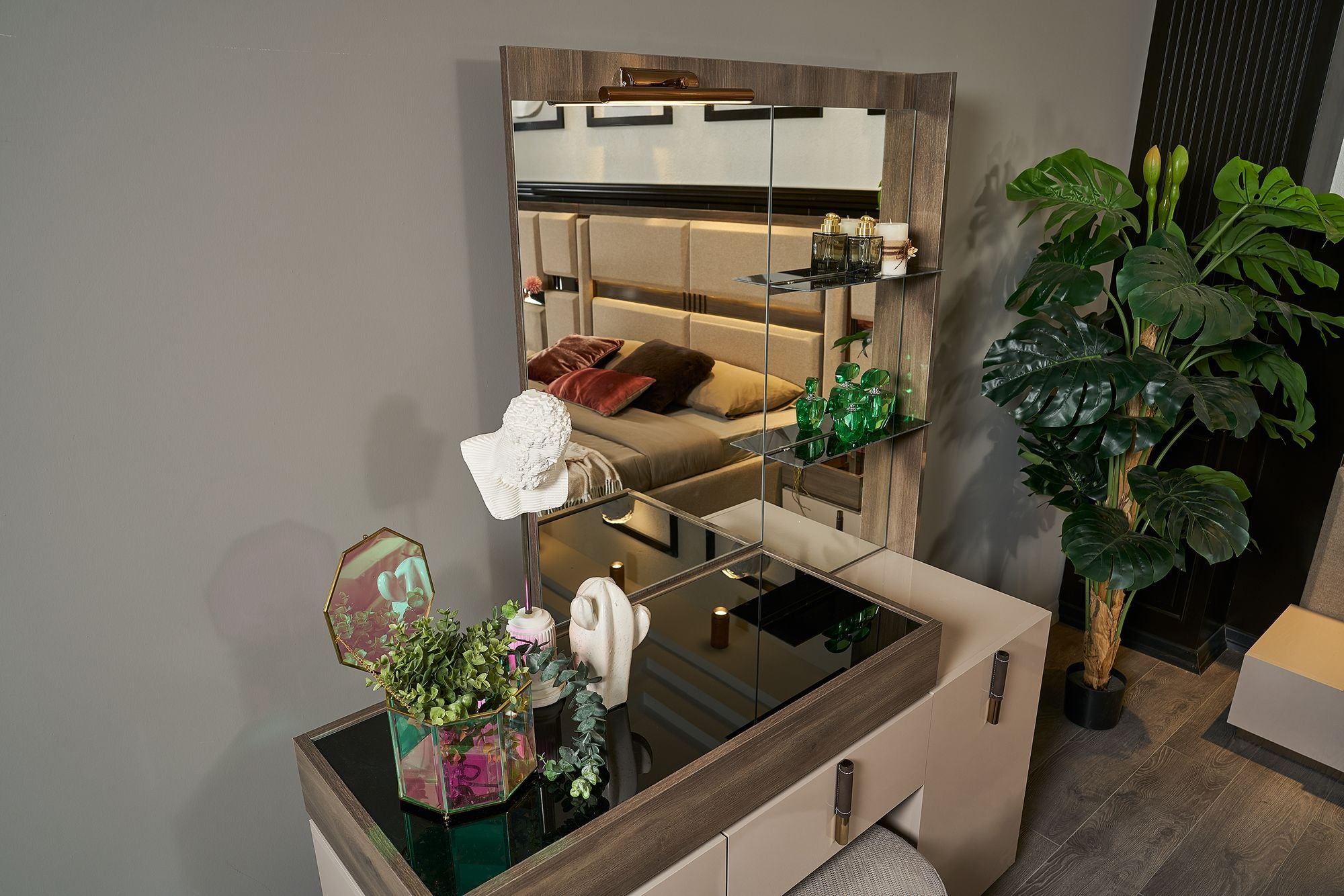 Скрин с огледало и табуретка Idol Mobilya Berlis