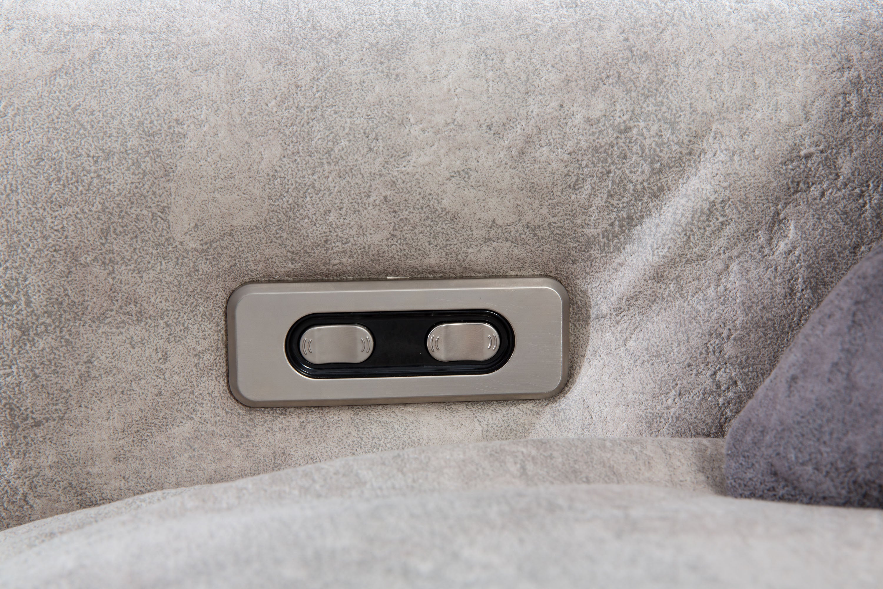 Триместен диван «Dubai» + музикална конзола и охладител за напитки, електрически механизъм, ширина 255см