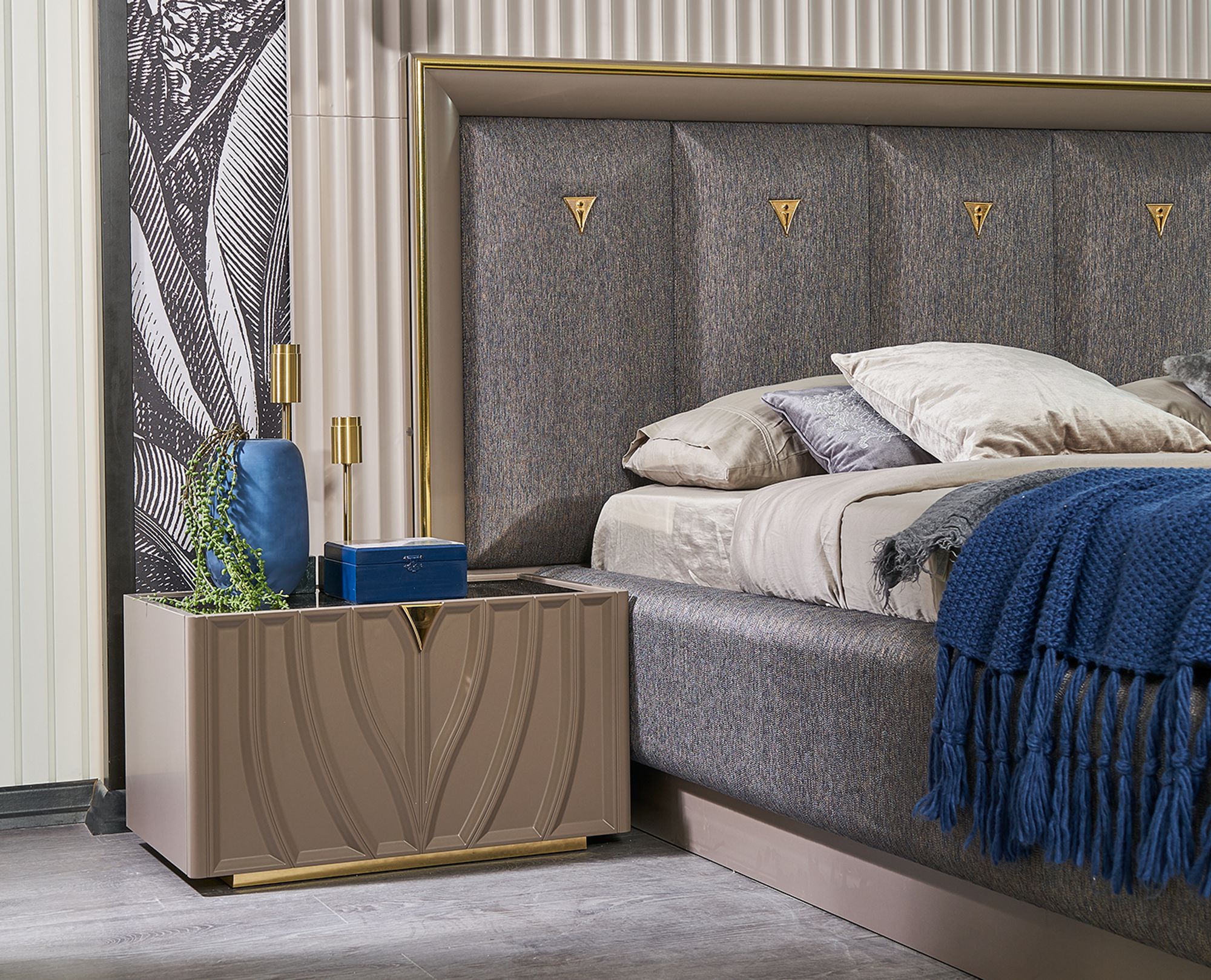 Тапицирано легло «Vals» + табла с осветление - с място за съхранение, повдигащ механизъм