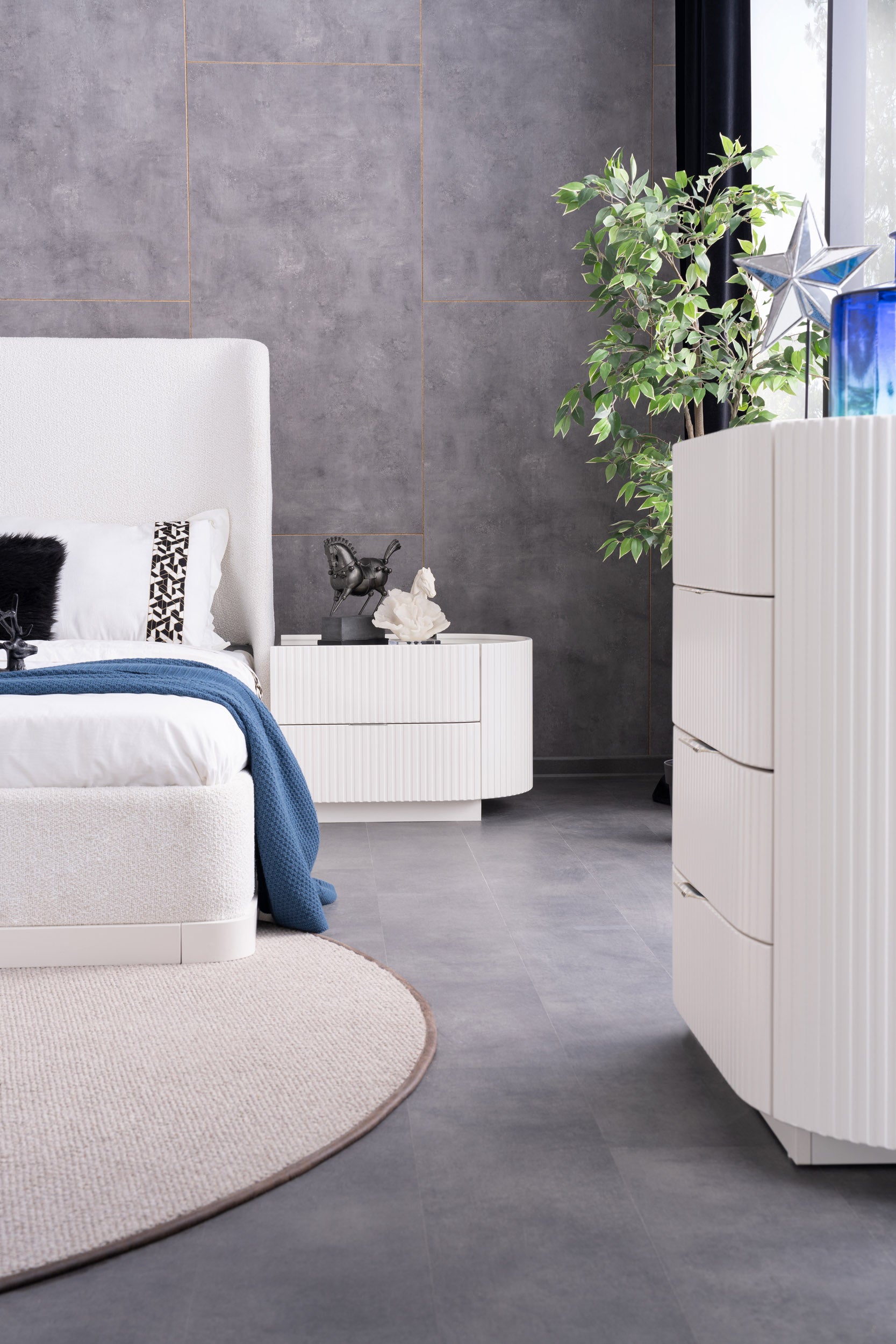 Нощно шкафче «Dio» + две чекмеджета, размер 70х47х54см