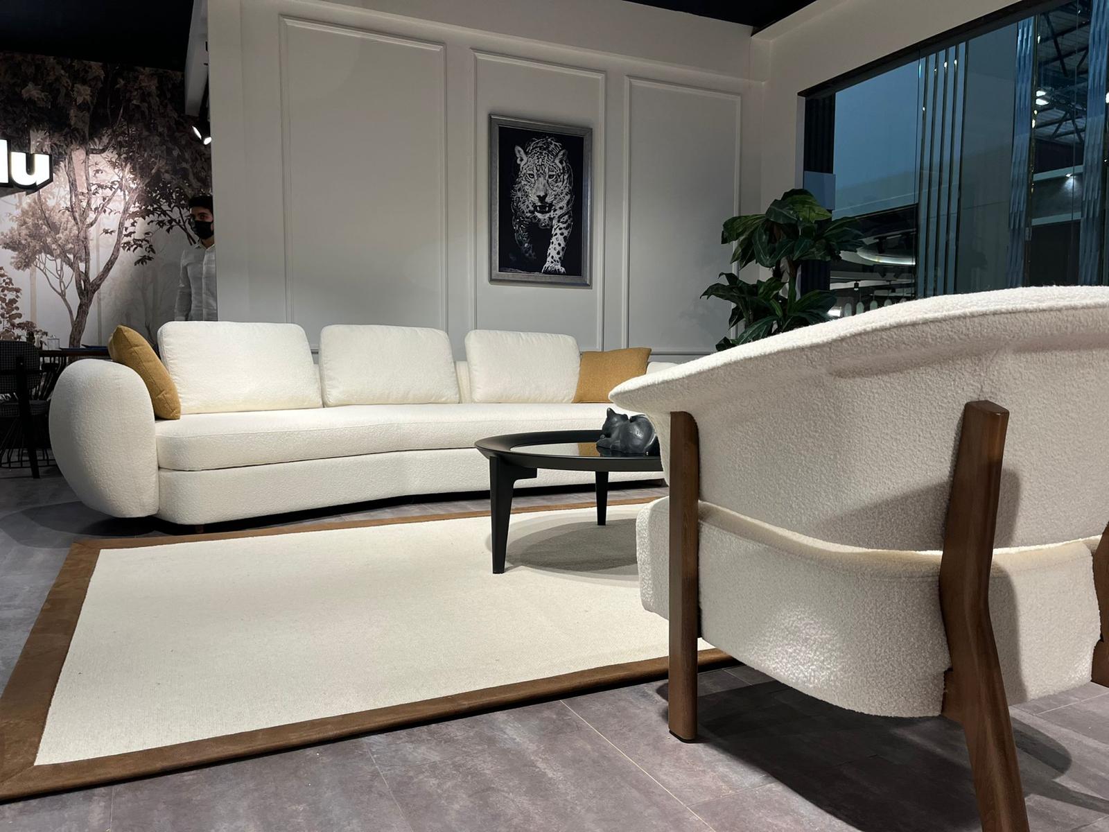 Петместен диван «Luna» + две декоративни възглавници, ширина 325см