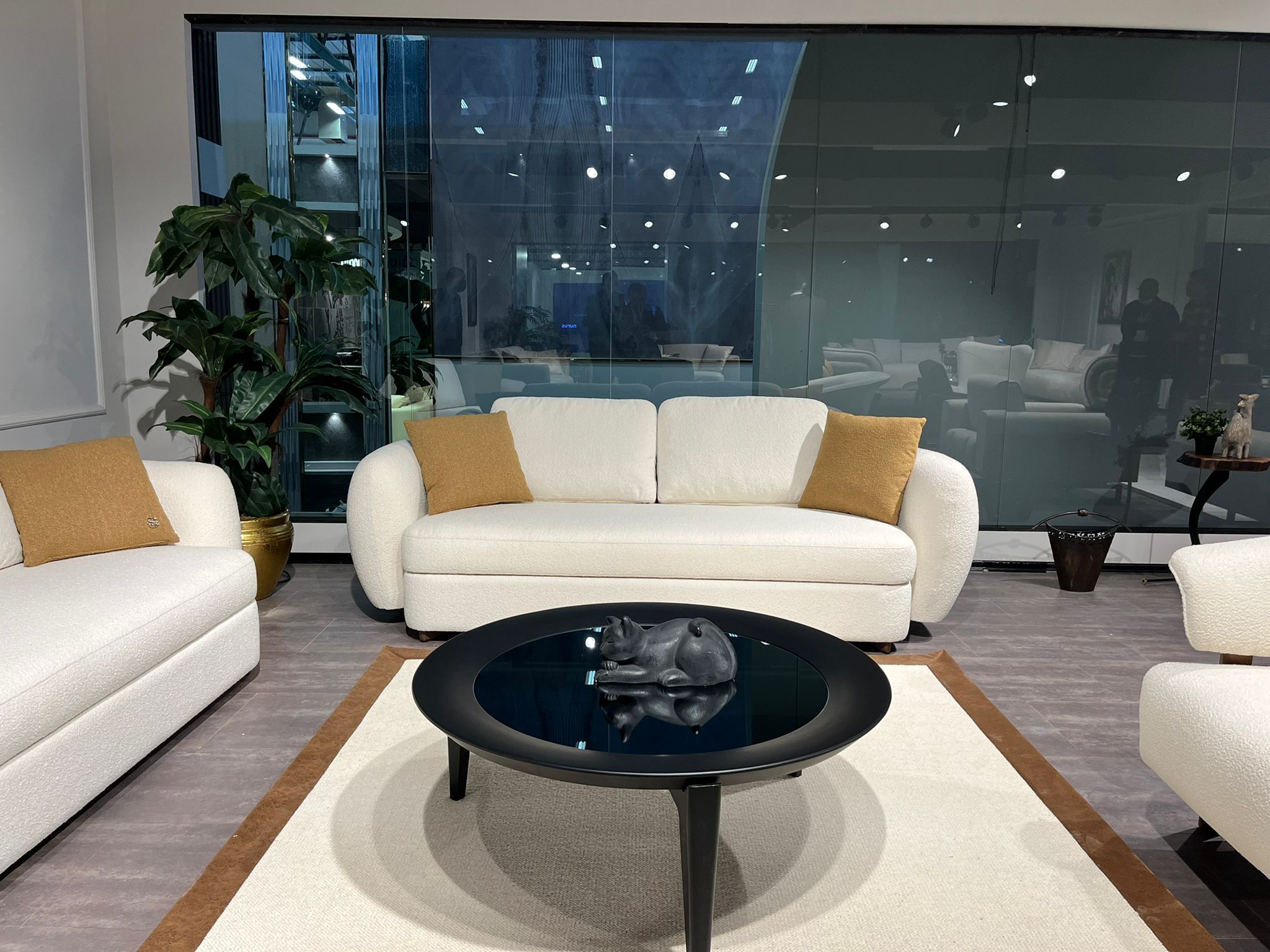 Петместен диван «Luna» + две декоративни възглавници, ширина 325см